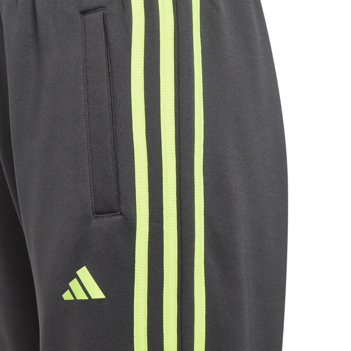 product/2/0/2025_09_adidas_hz0087_5_apparel_photography_detail_view_2_white.jpg