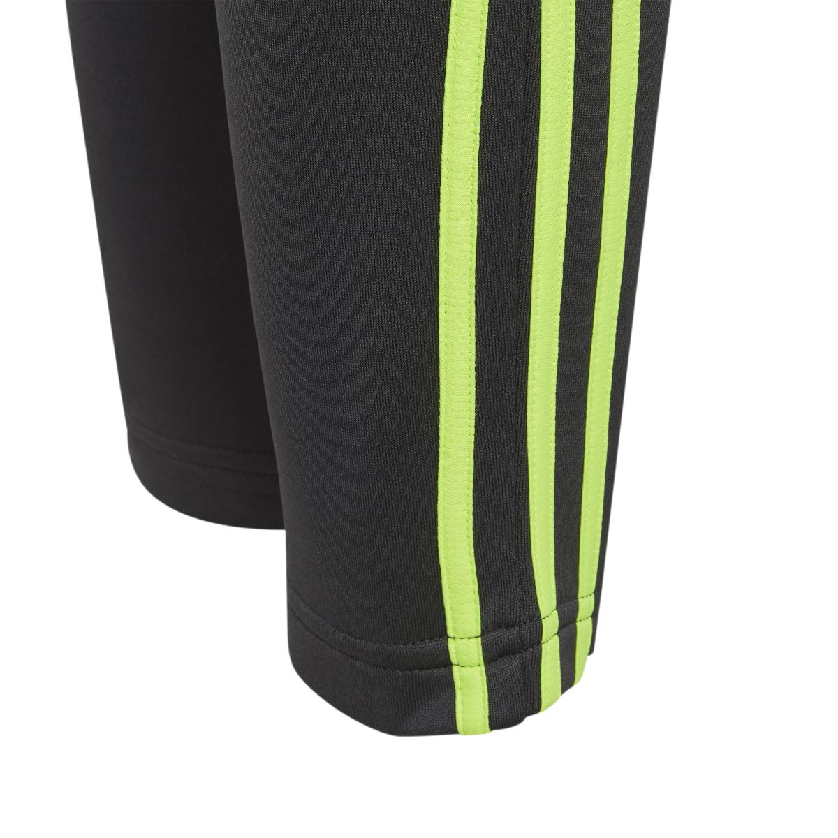 product/2/0/2025_09_adidas_hz0087_6_apparel_photography_detail_view_3_white.jpg