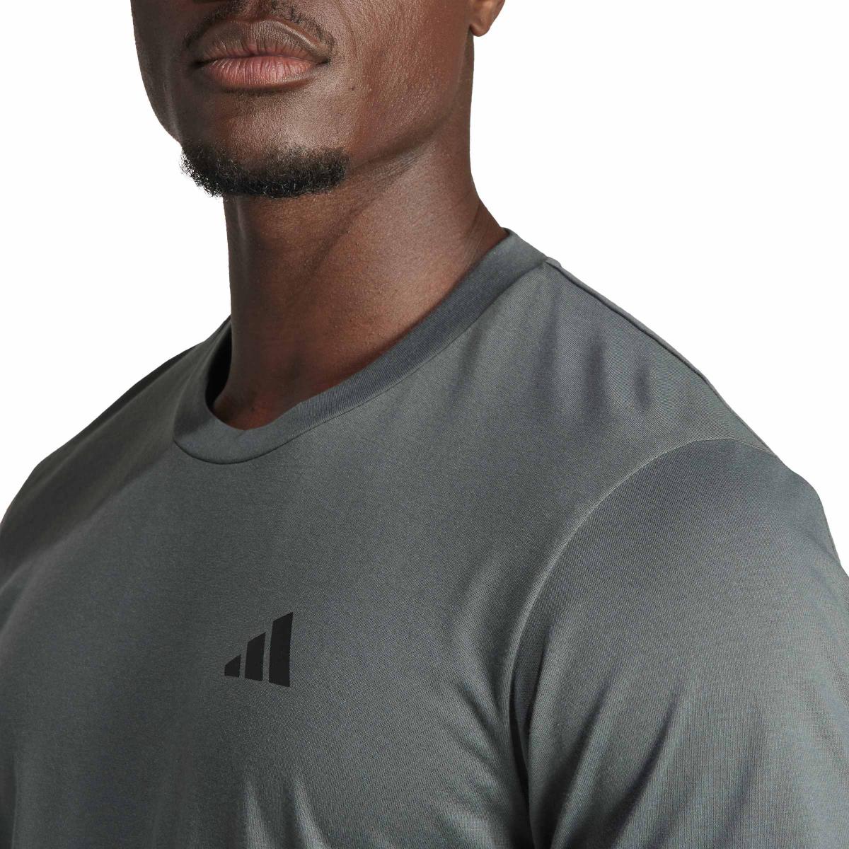 product/2/0/2025_09_adidas_ir9102_8_apparel_on_model_detail_view_1_white.jpg