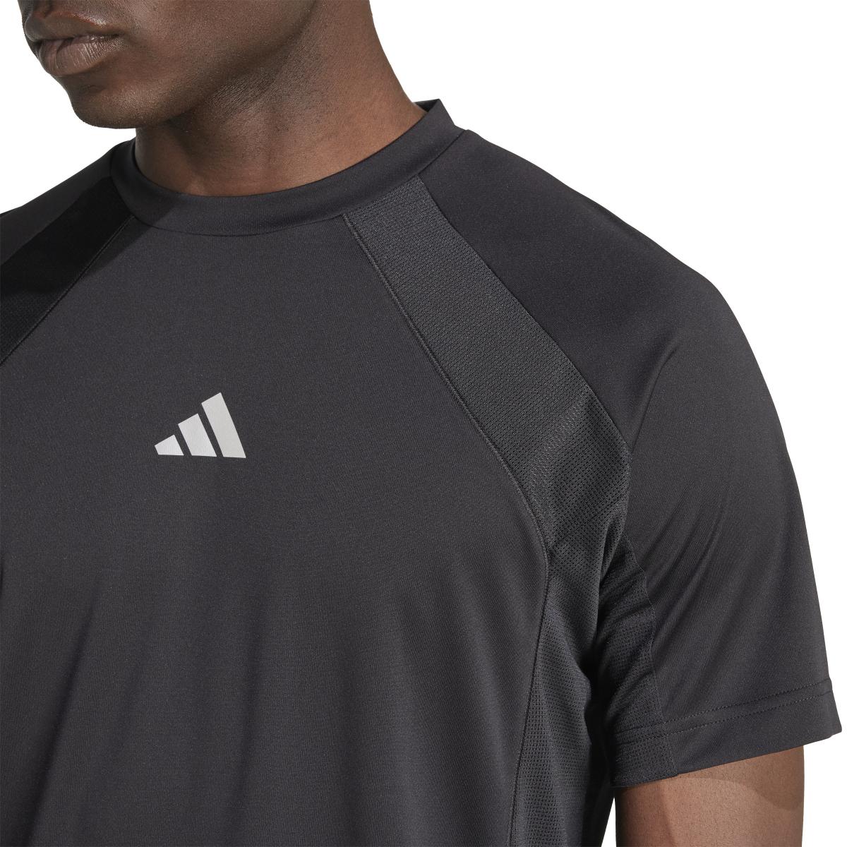 product/2/0/2025_09_adidas_kb9735_6_apparel_on_model_detail_view_2_white.jpg