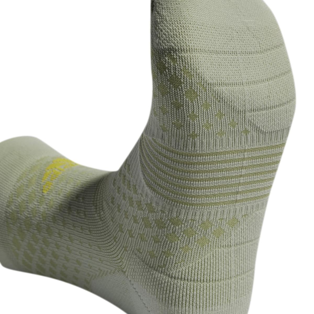 product/a/d/adidas_hn1585_2_hardware_photography_detail_view_1_white.jpg