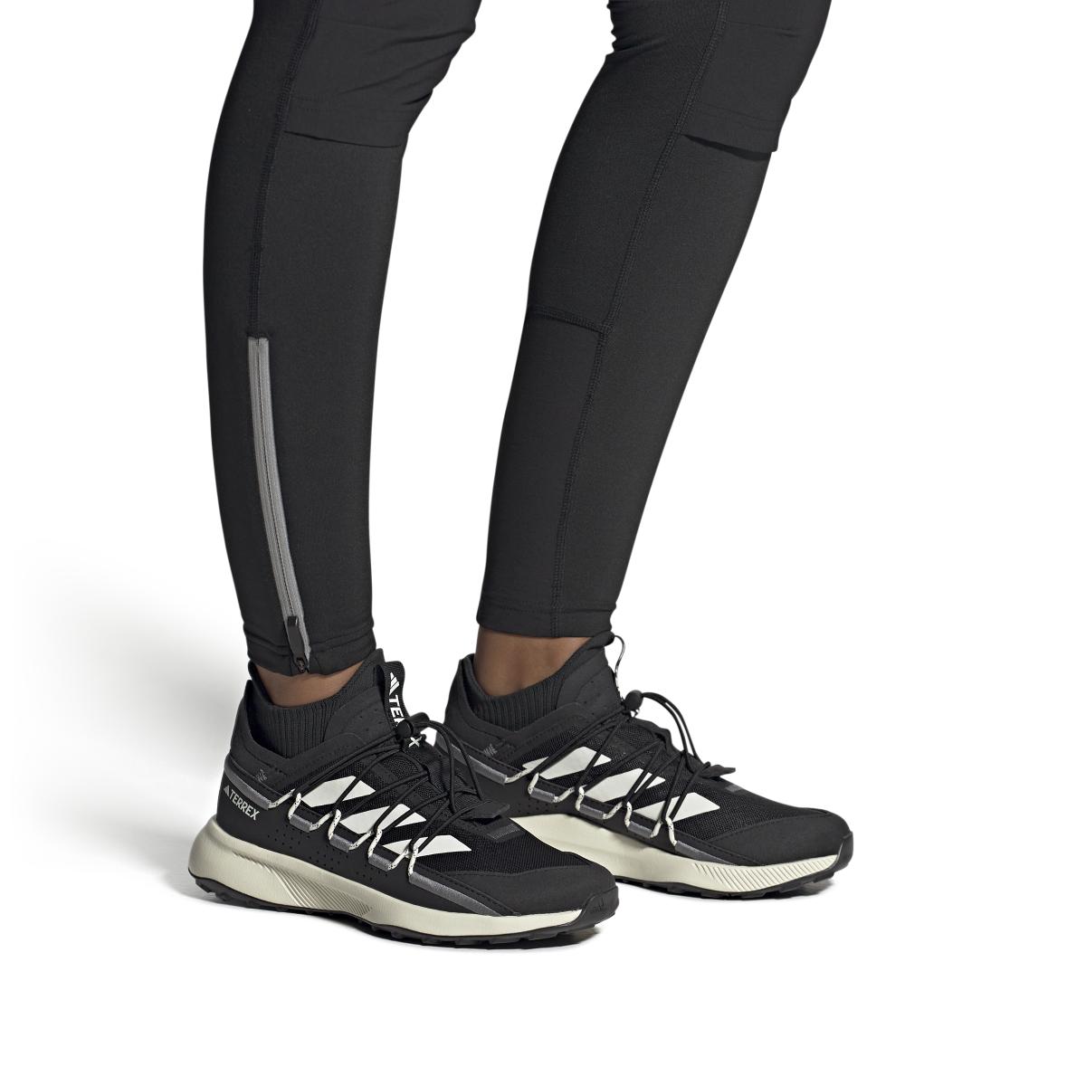 product/a/d/adidas_hq0941_11_footwear_on_model_front_view_white_000.jpg