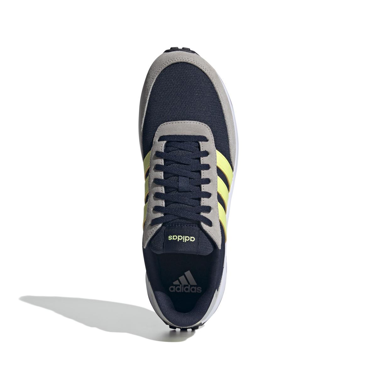 product/a/d/adidas_ig1184_3_footwear_photography_top_portrait_view_white.jpg