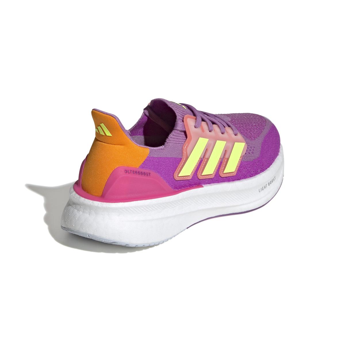 product/a/d/adidas_ih7596_7_footwear_photography_back_lateral_top_view_white.jpg
