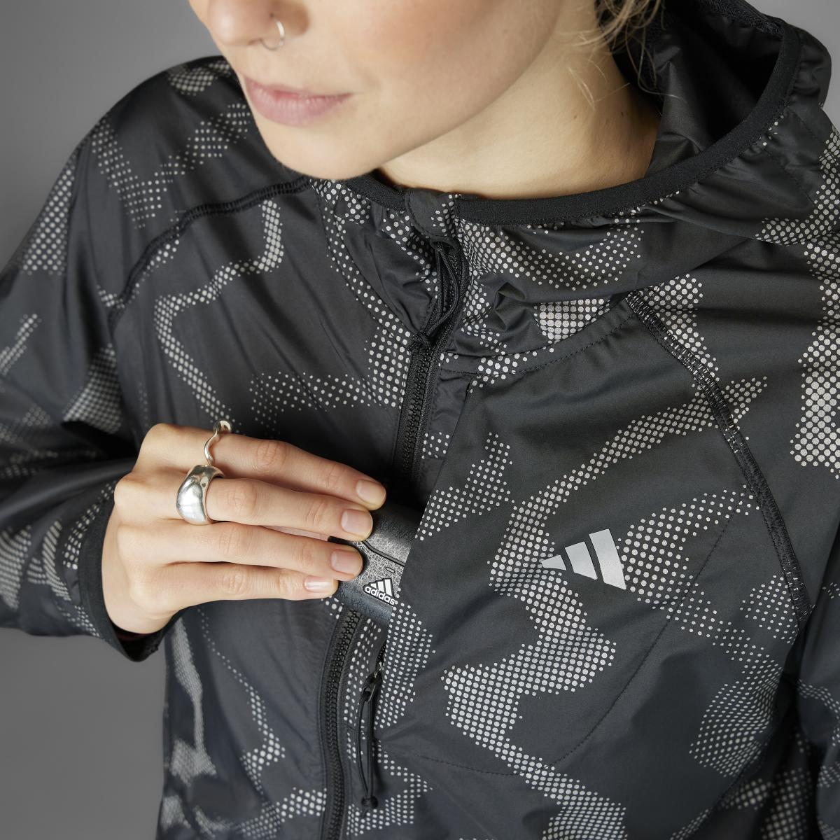 product/a/d/adidas_it3445_13_apparel_photography_heromrktng_view_5.jpg