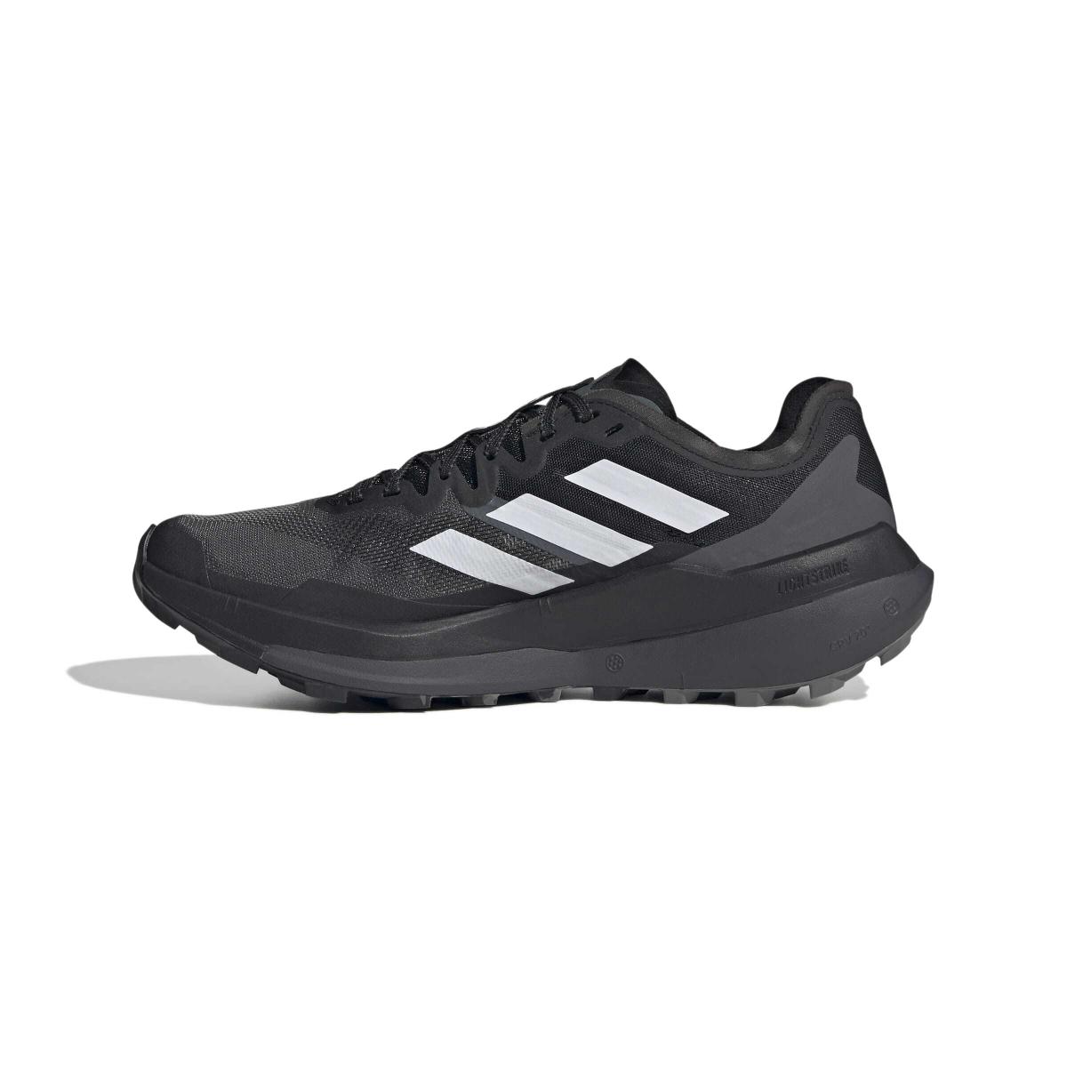 product/a/d/adidas_ji0949_5_footwear_photography_side_medial_center_view_white-nw091625.jpg