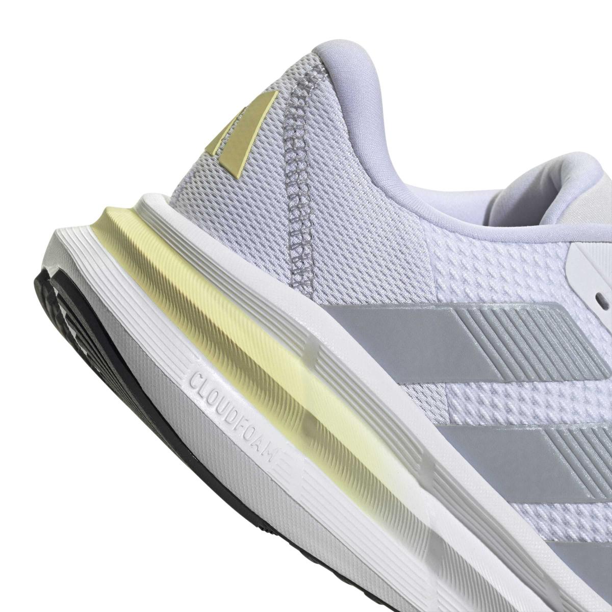 product/a/d/adidas_jq2605_9_footwear_photography_detail_view_2_white-nw091625.jpg
