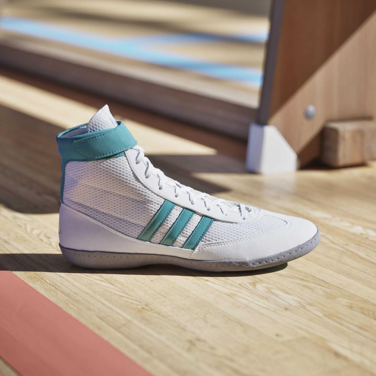 product/a/d/adidas_jq4985_15_footwear_photography_heromrktng_view_3-nw091625.jpg