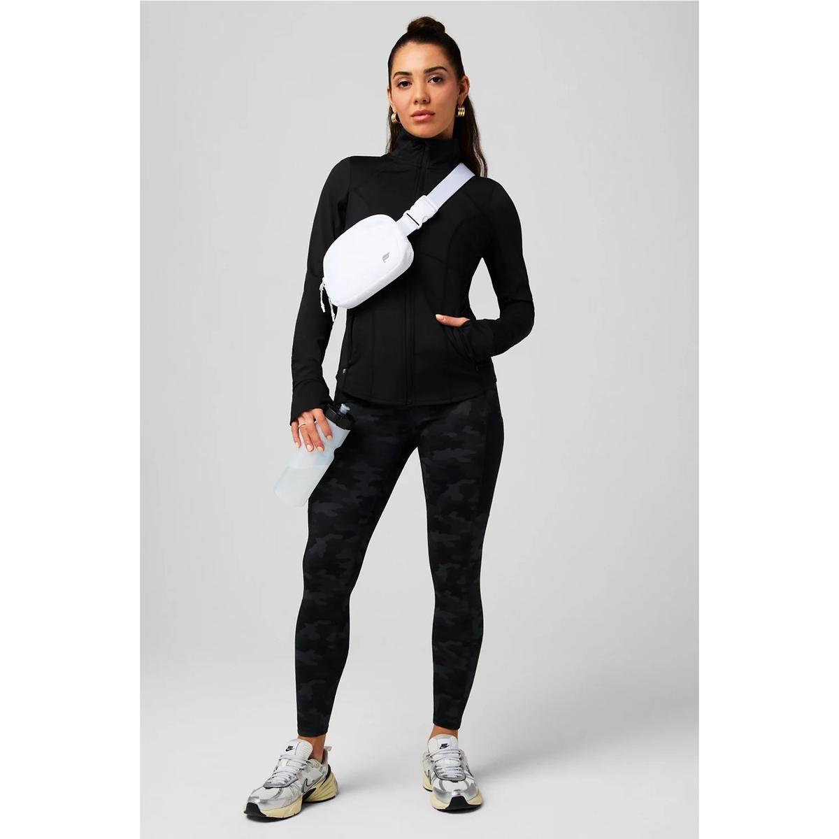 product/f/a/fabletics_jt2457733-0001_black_3.jpg