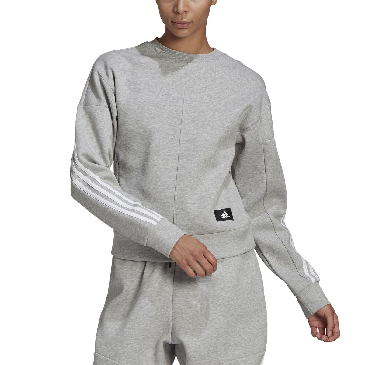 product/g/j/gj5447_app_on-model_front_white.jpg