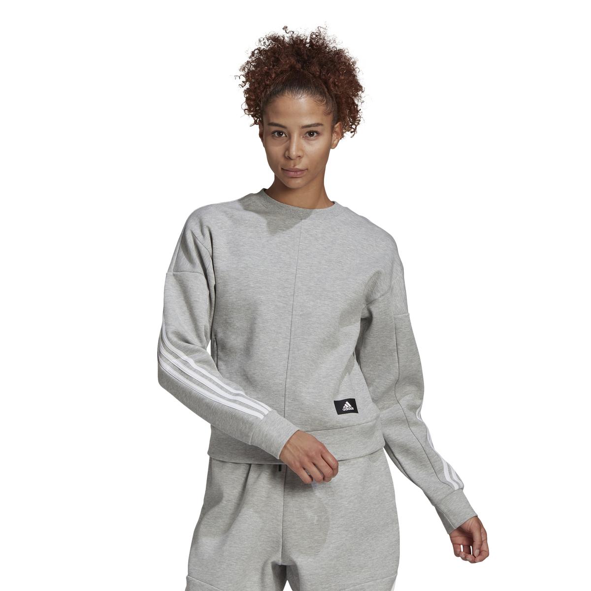 product/g/j/gj5447_app_on-model_standard_white.jpg