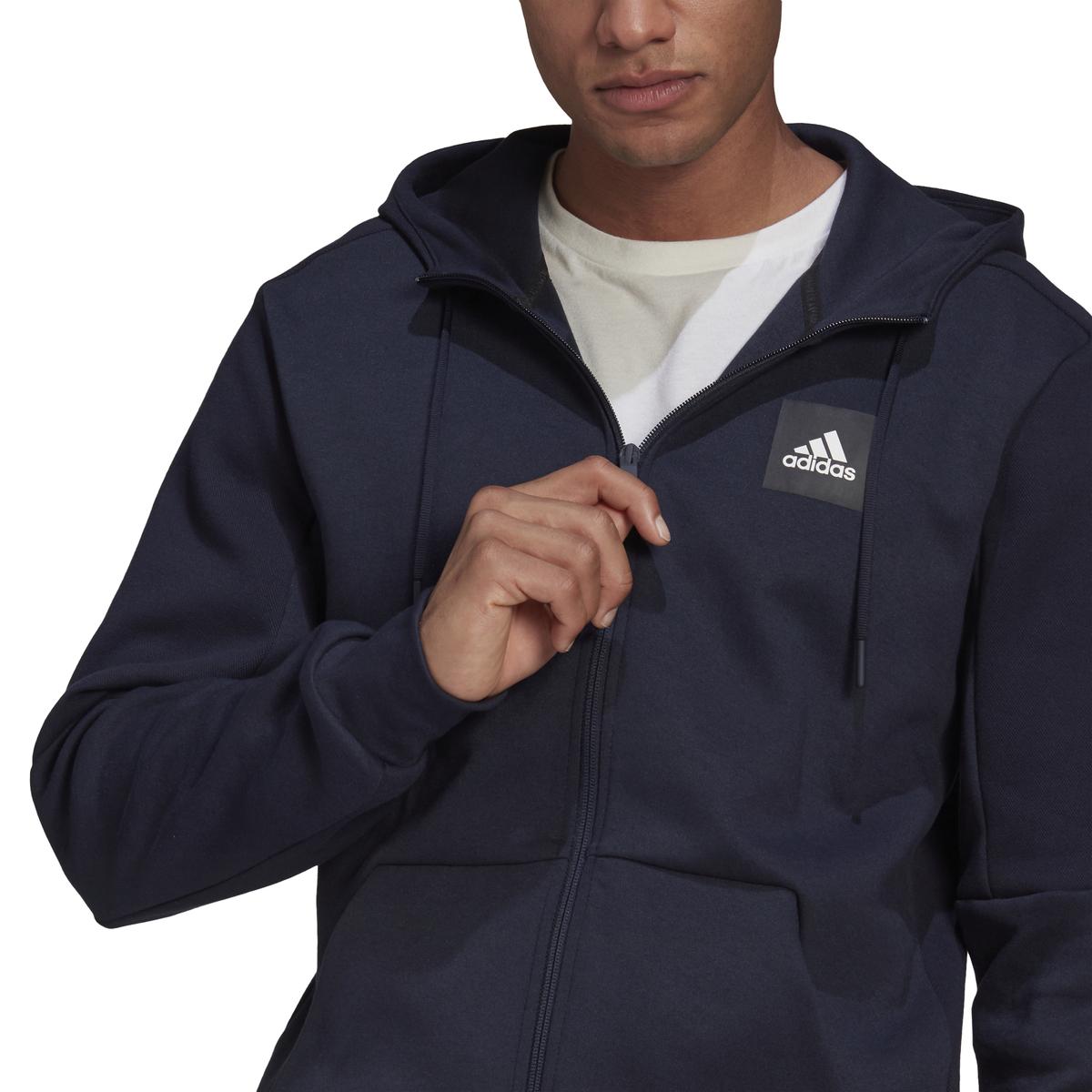 product/g/m/gm6343_app_on-model_detail-1_white.jpg