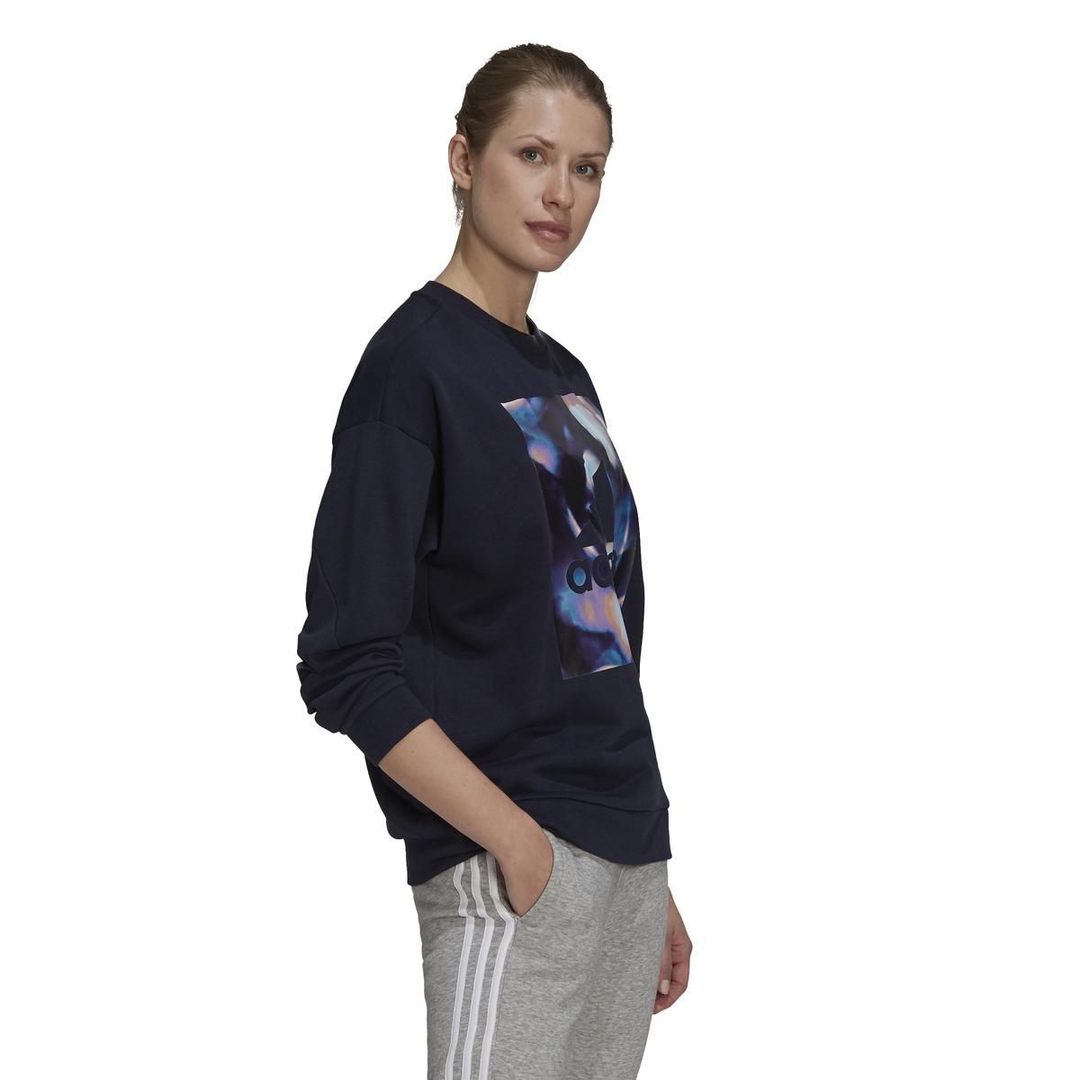 product/g/s/gs3880_app_on-model_walking_white.jpg