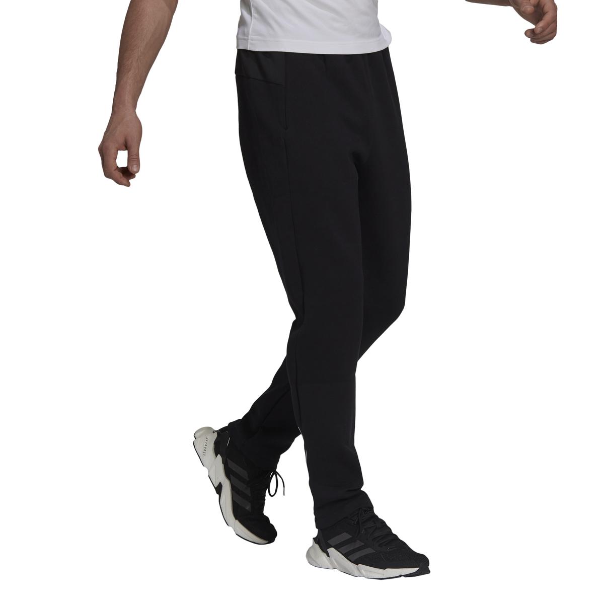 product/g/t/gt9781_app_on-model_walking_white.jpg