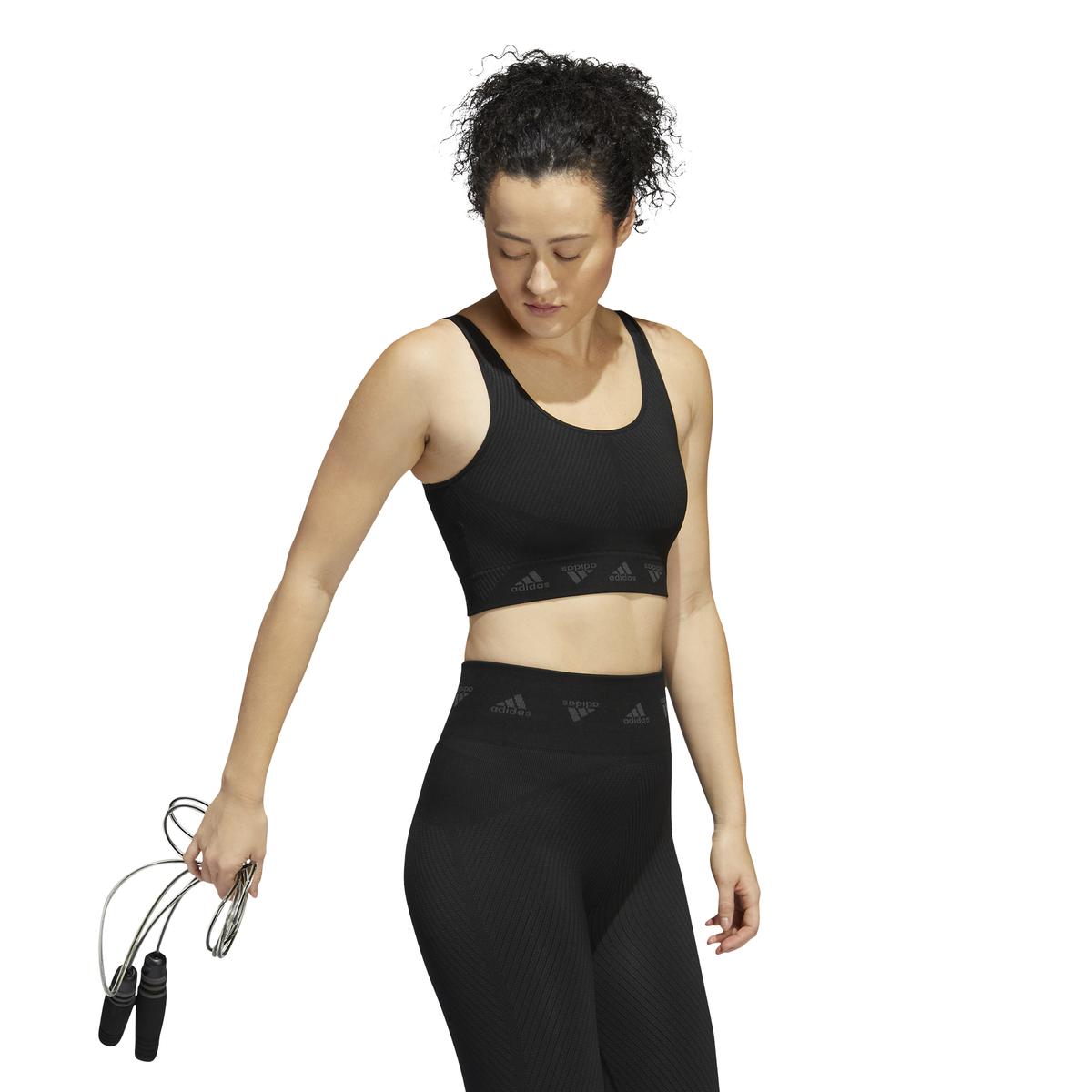 product/h/6/h64691_app_on-model_walking_white.jpg