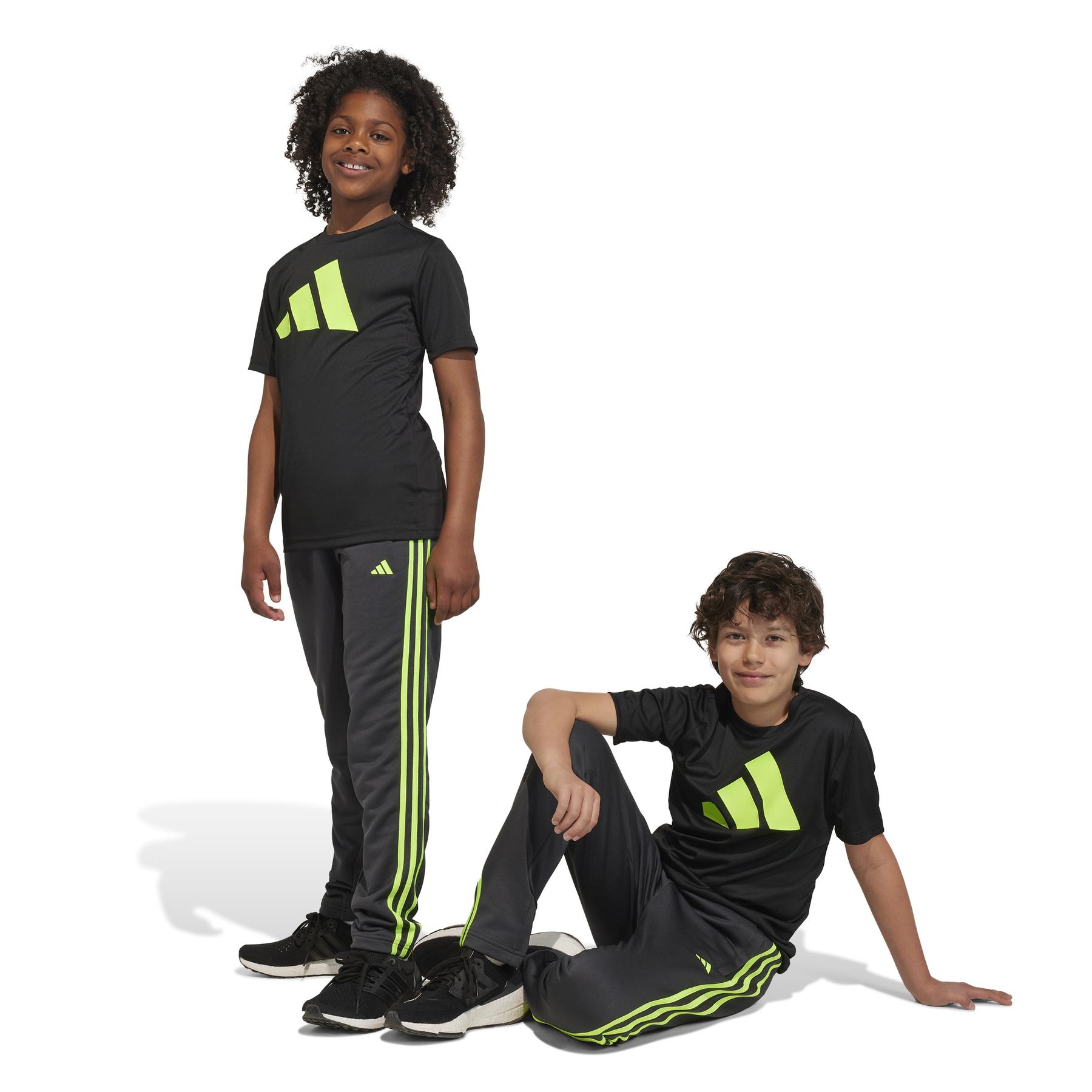 product/2/0/2025_09_adidas_hz0087_8_apparel_on_model_standard_unisex_pair_shot_white.jpg