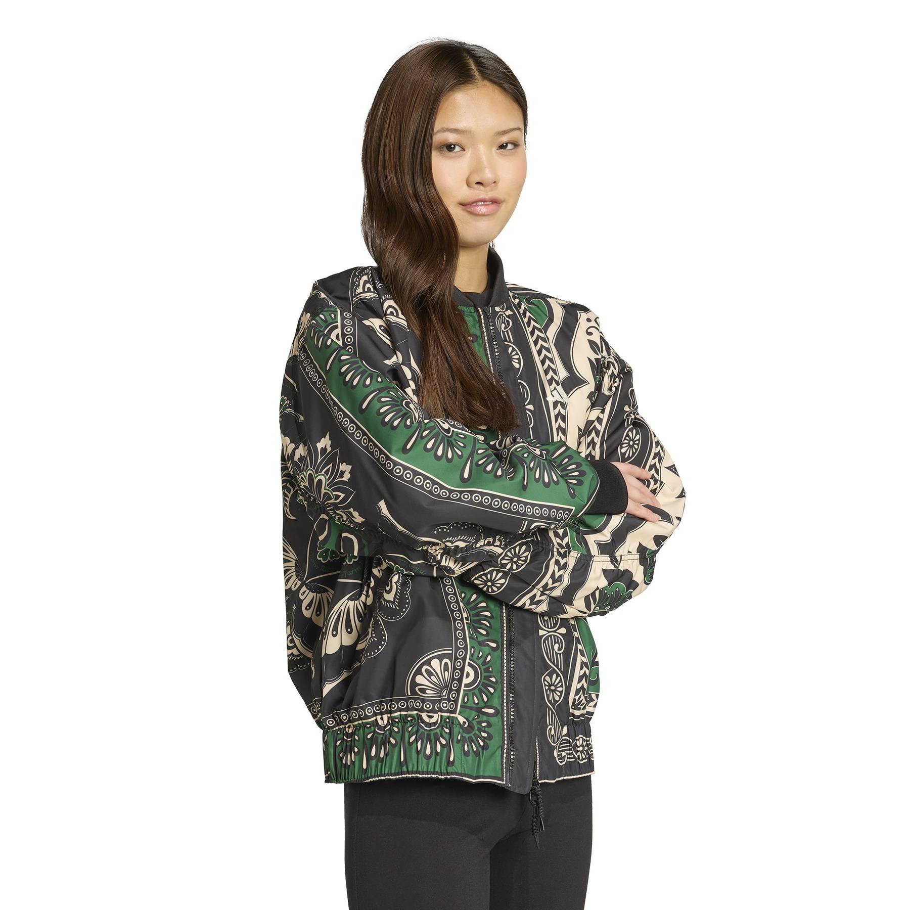 product/2/0/2025_adidas_jl8622_4_apparel_on_model_walking_view_white.jpg