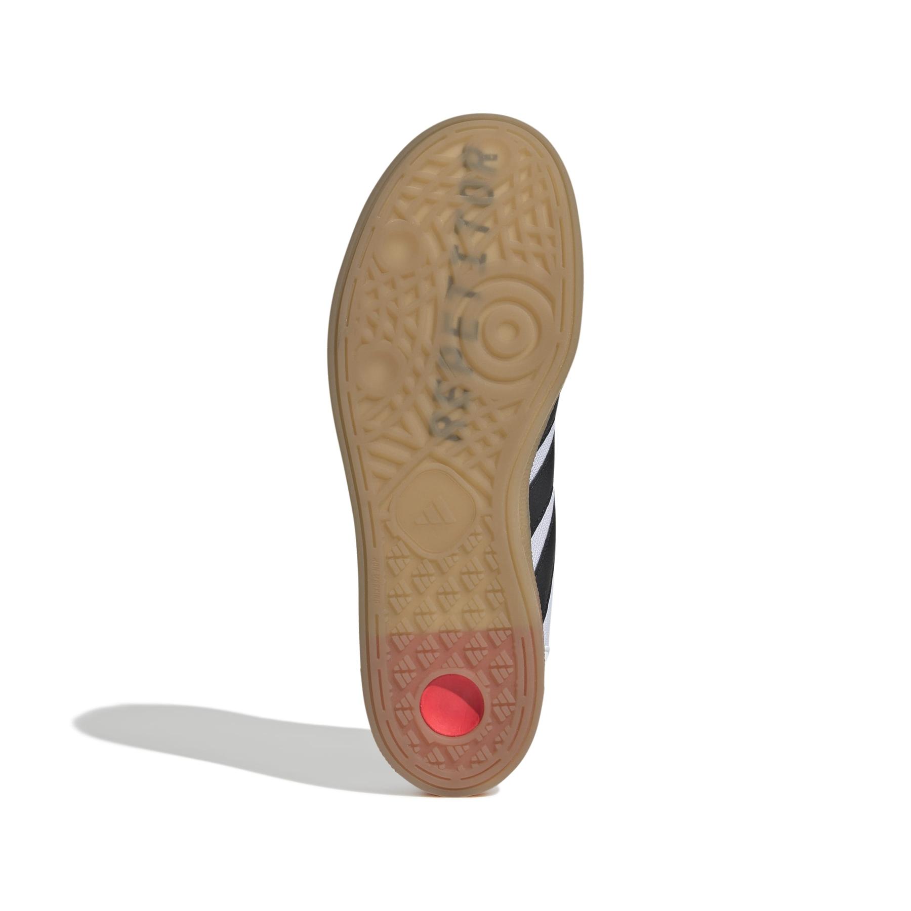 product/2/0/2025_adidas_jp7392_4_footwear_photography_bottom_view_white.jpg