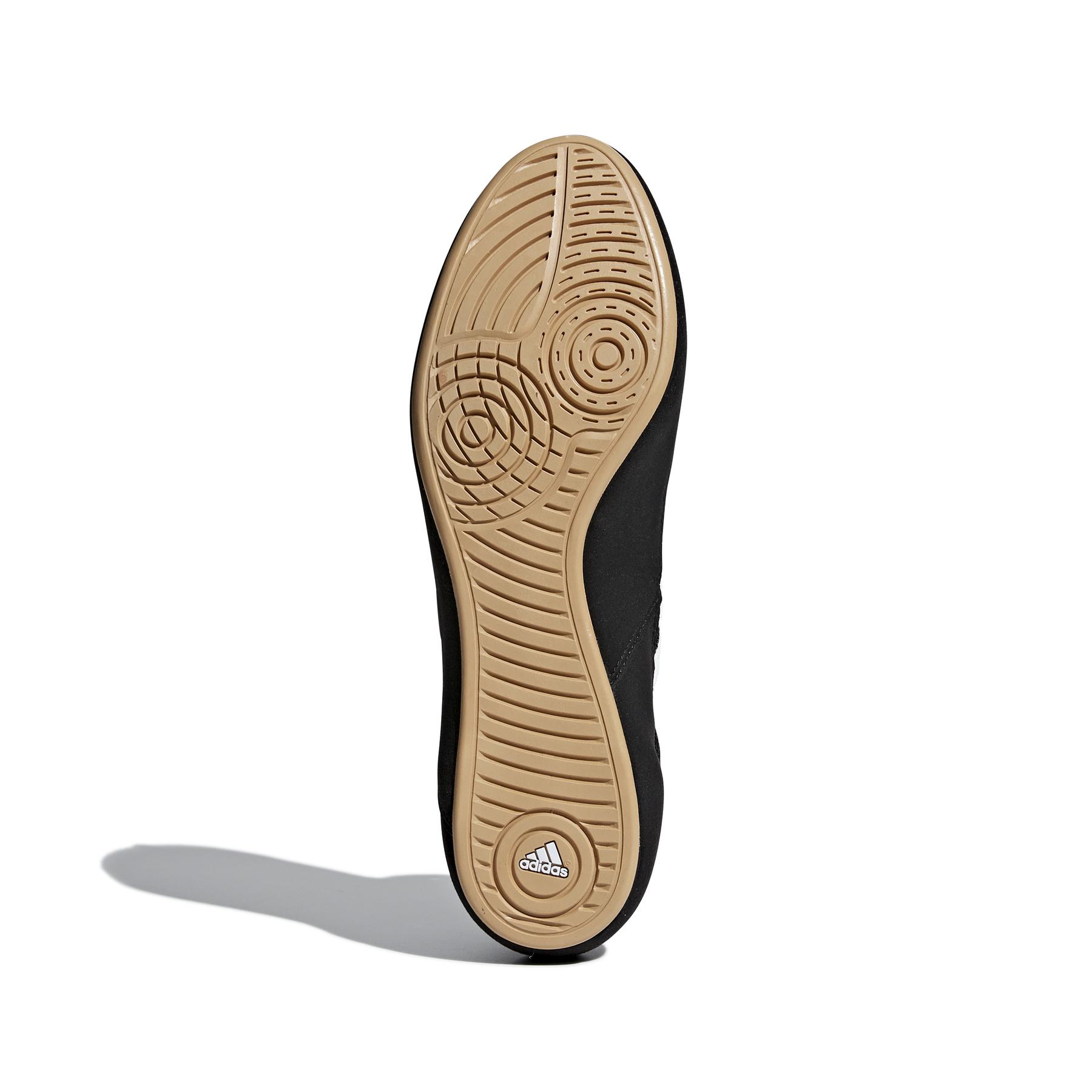 product/a/d/adidas_aq3325_4_footwear_photography_bottom_view_white-nw052424.jpg