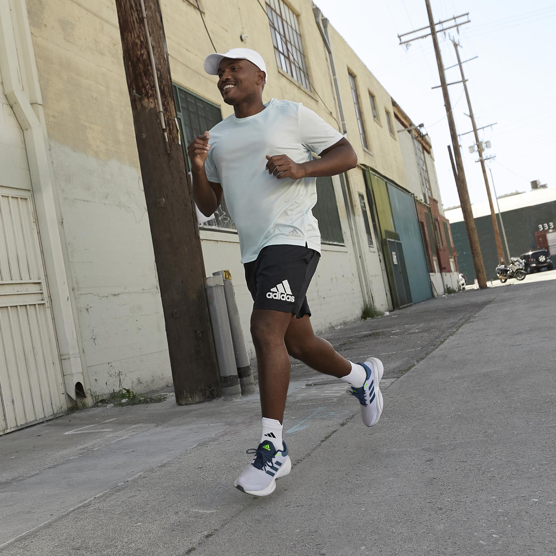 product/a/d/adidas_gv9532_13_footwear_photography_heromrktng_view_1_white_000.jpg