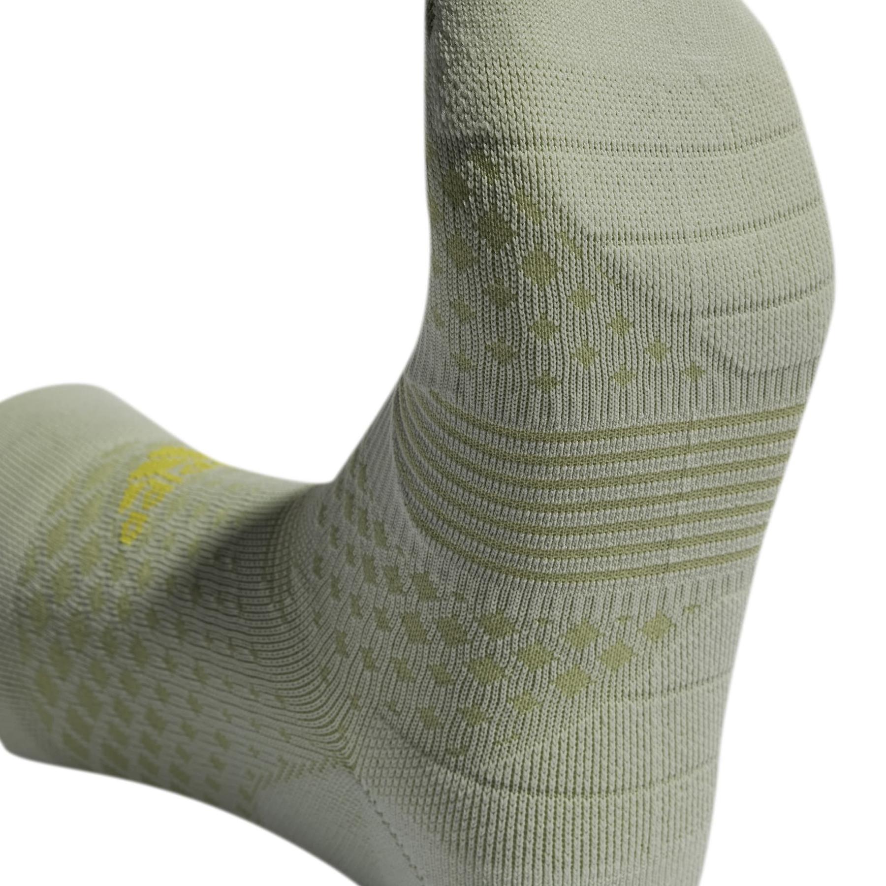 product/a/d/adidas_hn1585_2_hardware_photography_detail_view_1_white.jpg