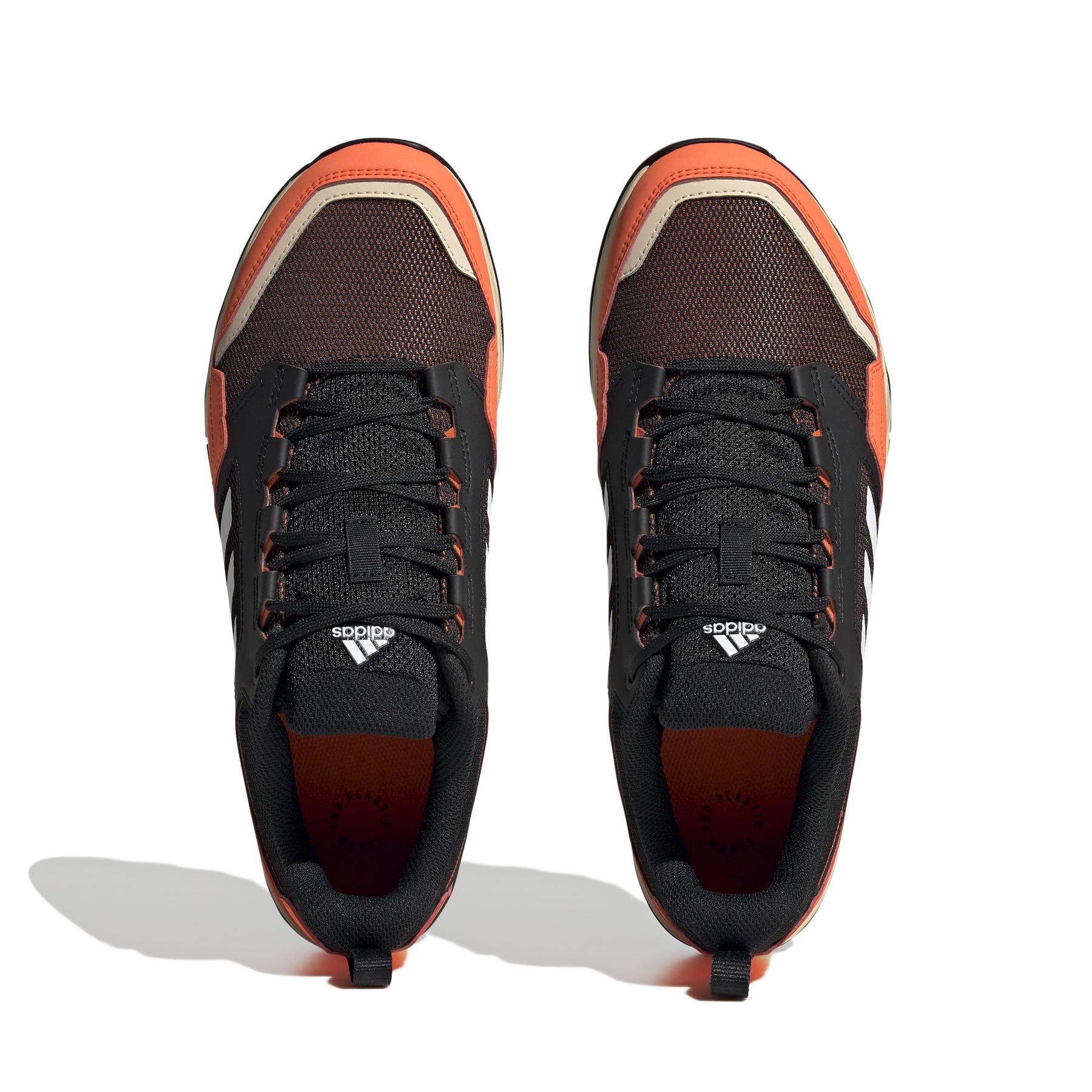 product/a/d/adidas_hr1170_3_footwear_photography_top_portrait_view_white_000.jpg