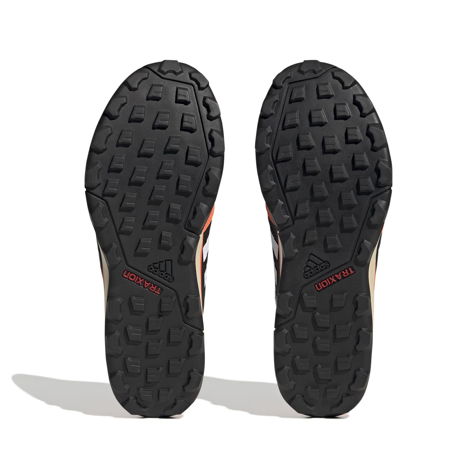 product/a/d/adidas_hr1170_4_footwear_photography_bottom_view_white_000.jpg