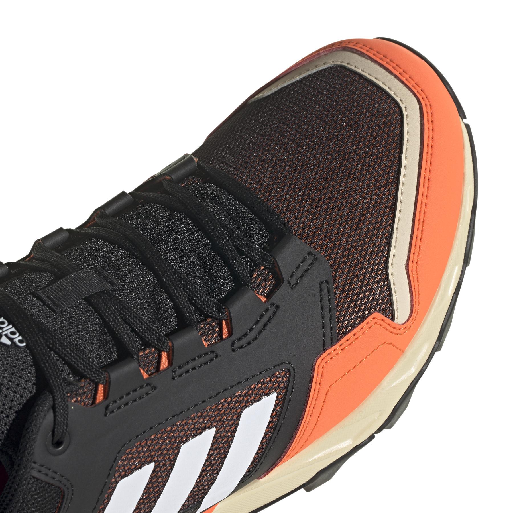 product/a/d/adidas_hr1170_8_footwear_photography_detail_view_1_white_000.jpg