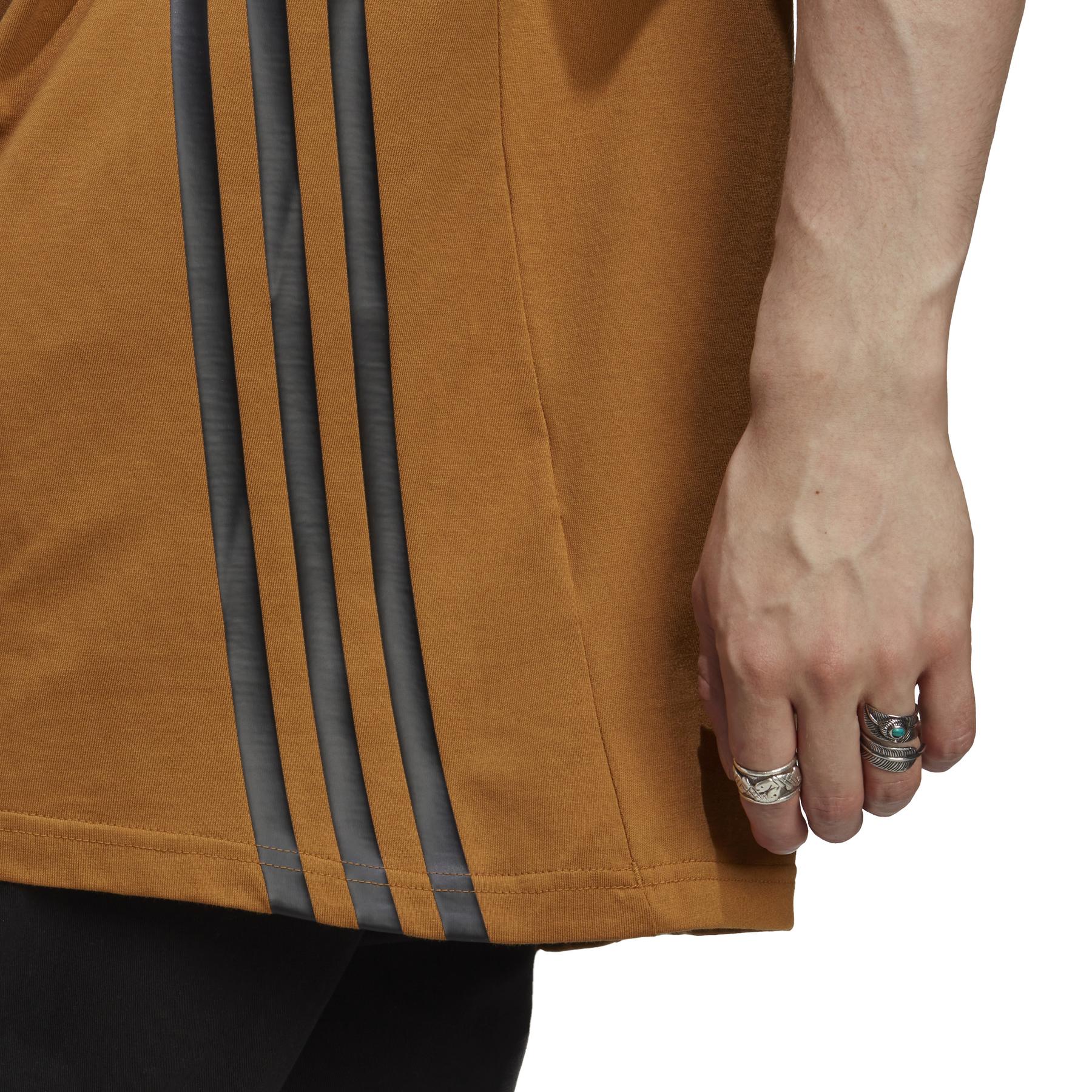 product/a/d/adidas_ic8247_7_apparel_on_model_detail_view_1_white.jpg
