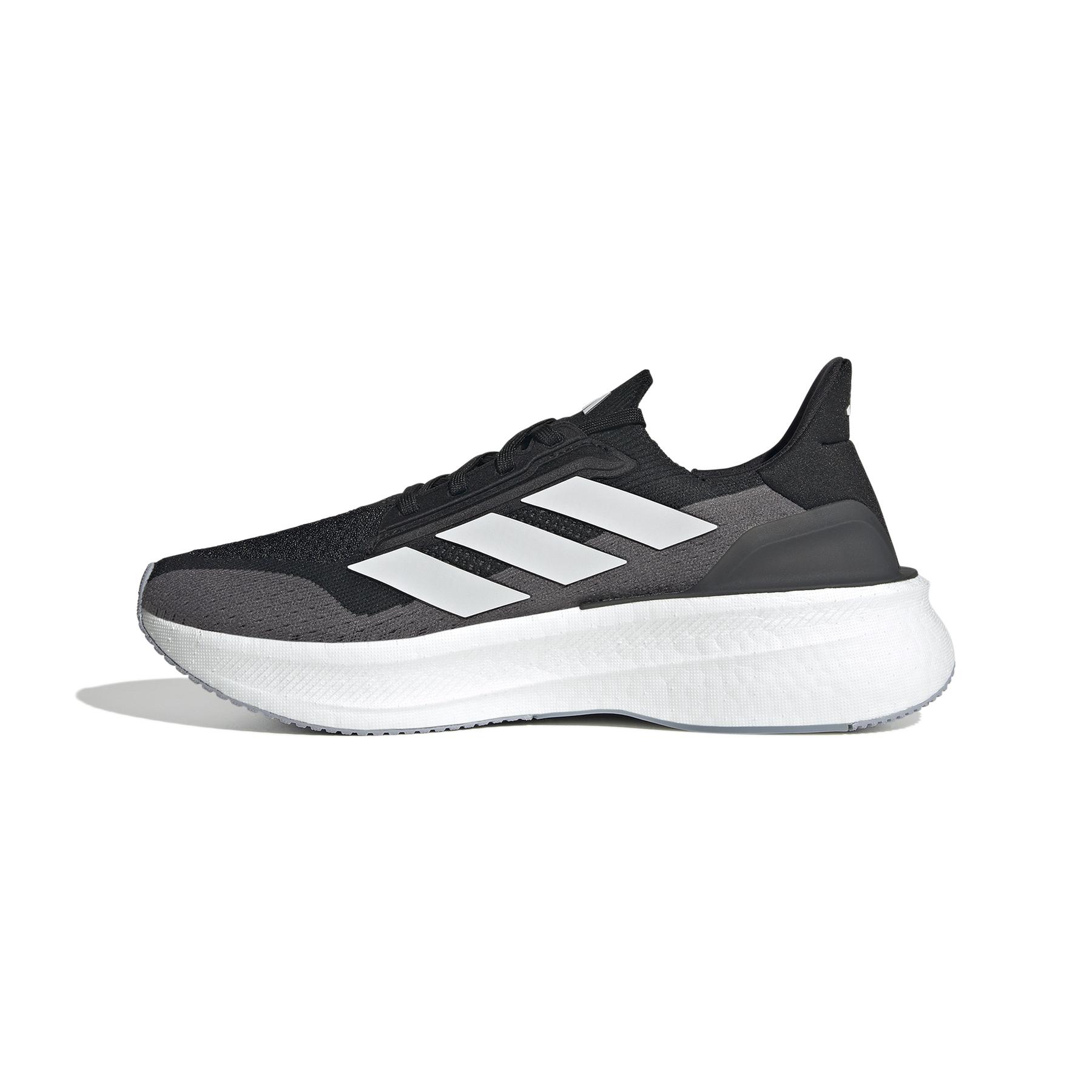 product/a/d/adidas_ih3110_5_footwear_photography_side_medial_center_view_white.jpg
