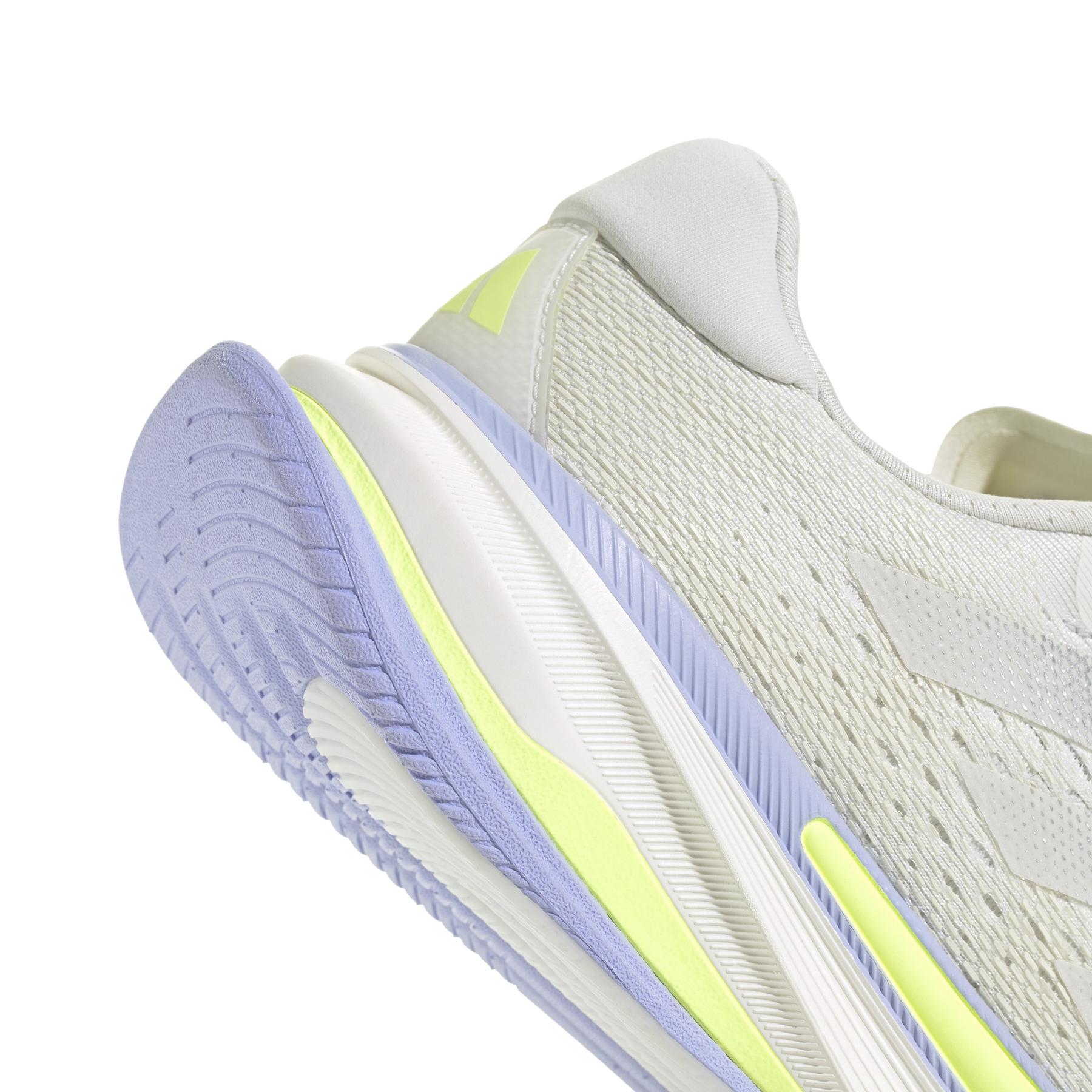 product/a/d/adidas_ih8641_8_footwear_photography_detail_view_1_white-nw091625.jpg