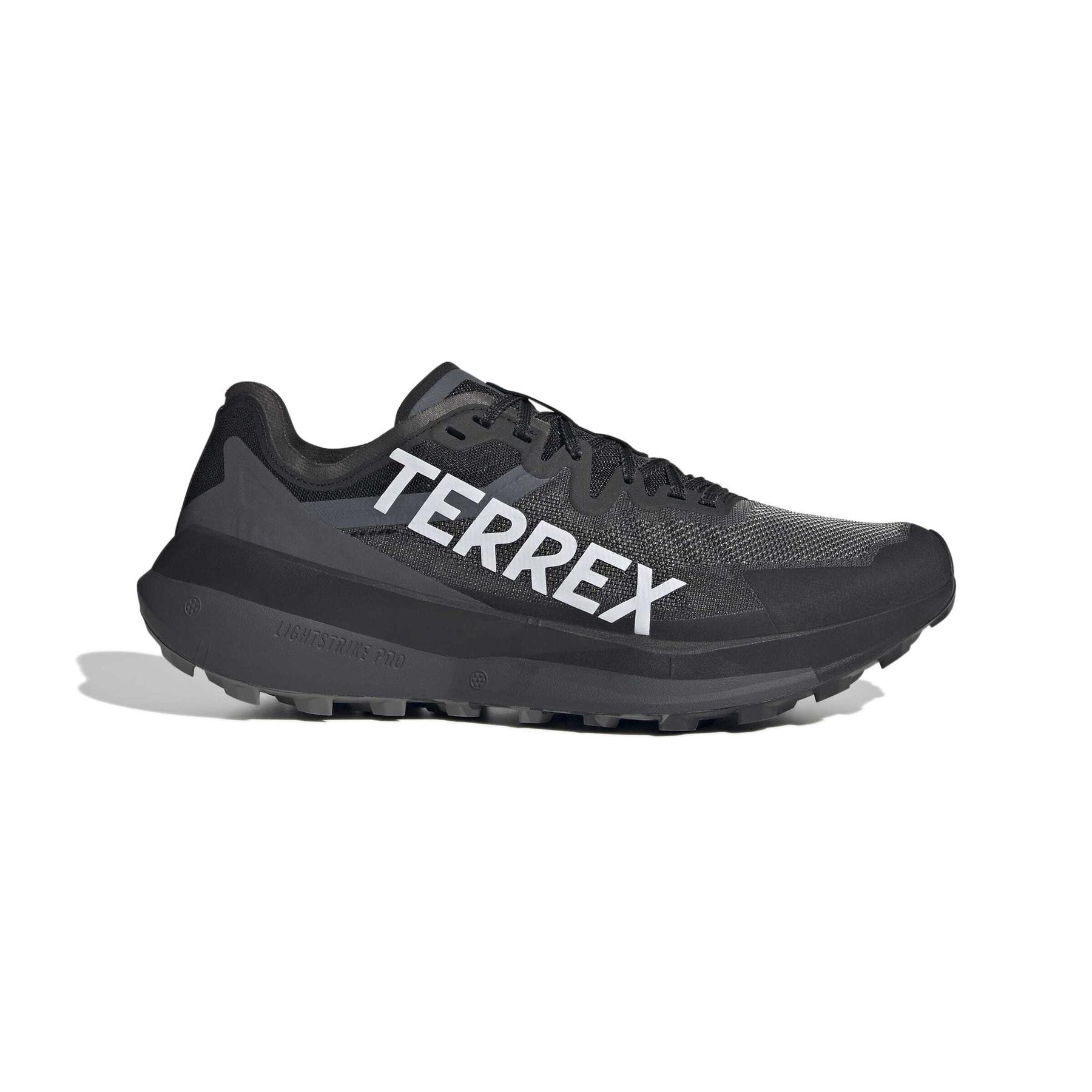 product/a/d/adidas_ji0949_1_footwear_photography_side_lateral_center_view_white-nw091625.jpg
