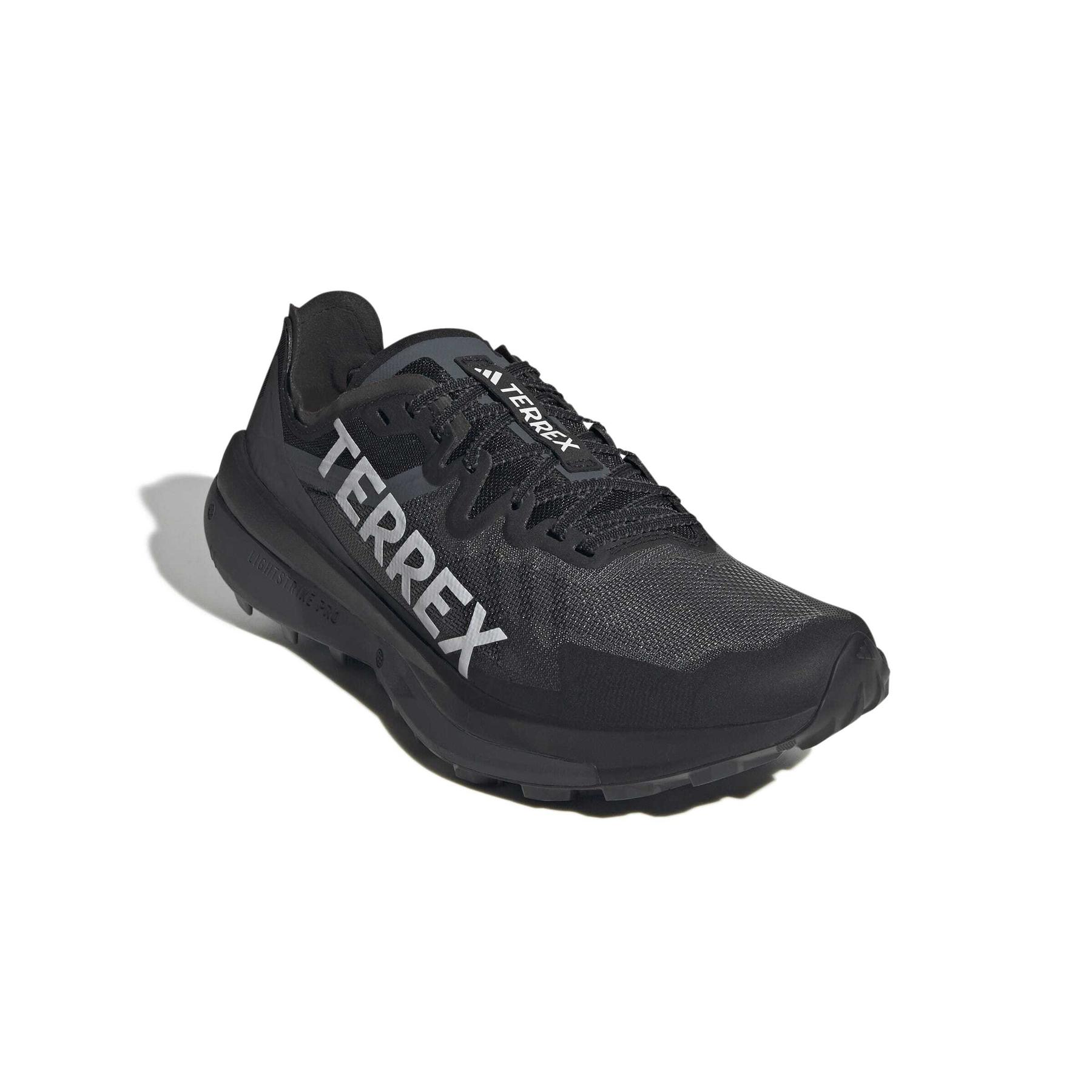 product/a/d/adidas_ji0949_6_footwear_photography_front_lateral_top_view_white-nw091625.jpg