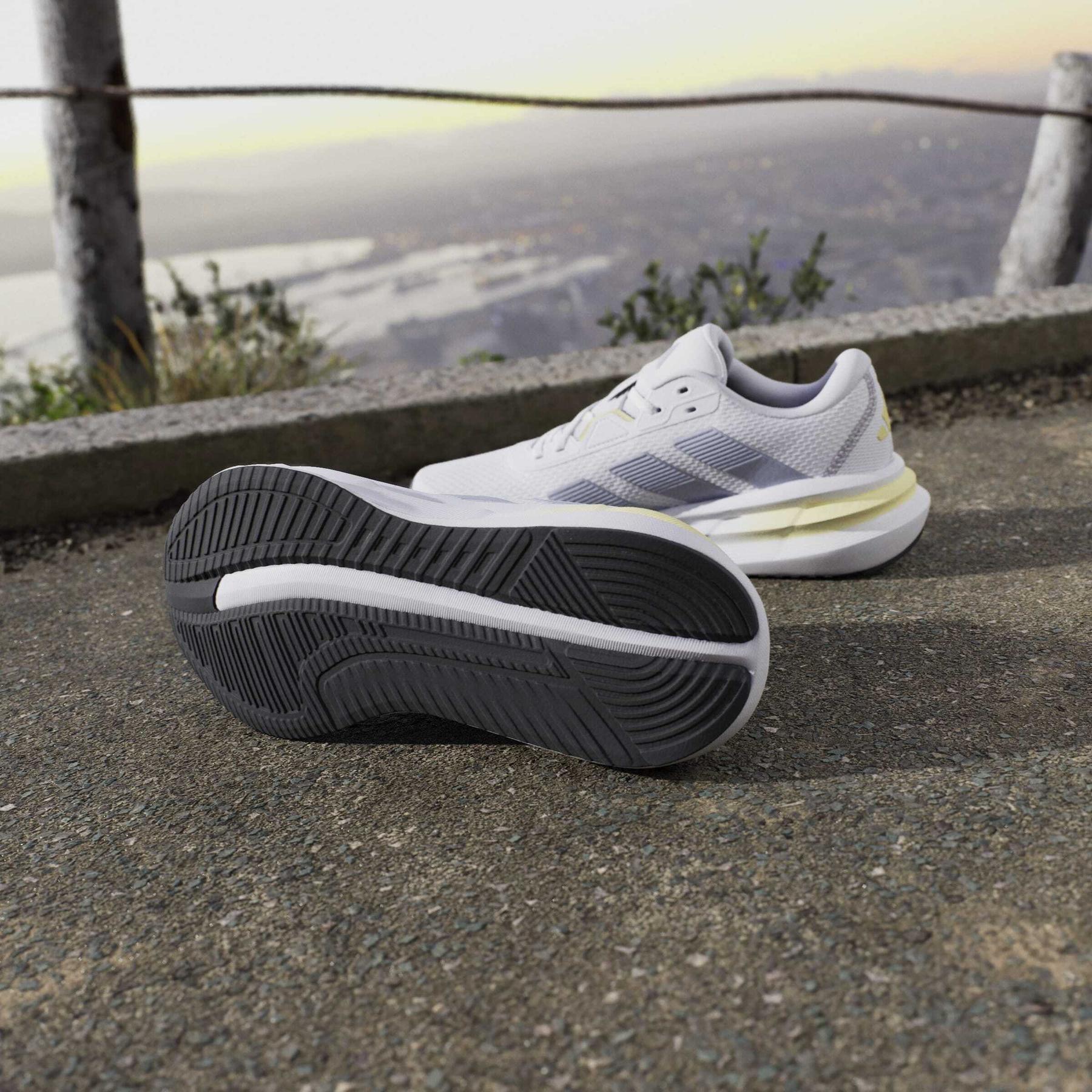 product/a/d/adidas_jq2605_14_footwear_photography_heromrktng_view_4-nw091625.jpg