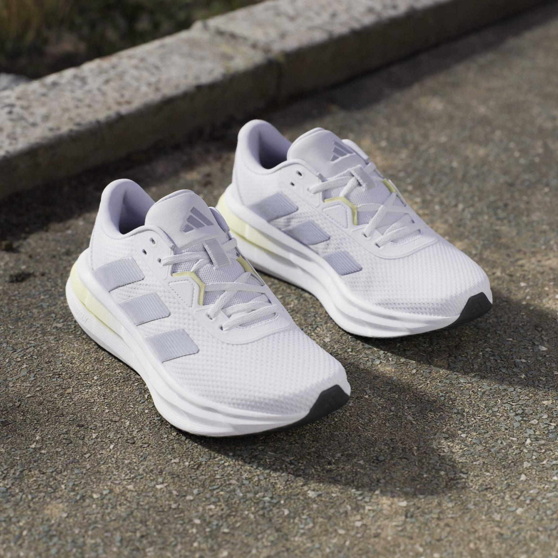 product/a/d/adidas_jq2605_18_footwear_photography_heromrktng_view_8-nw091625.jpg