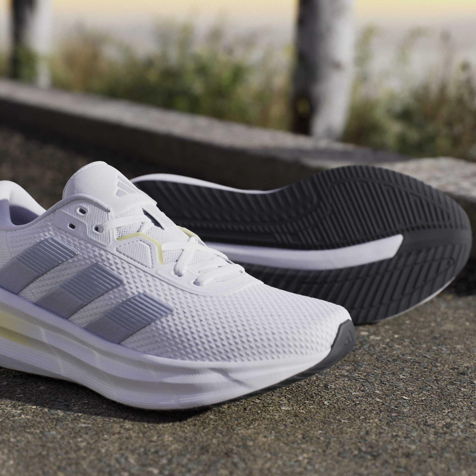 product/a/d/adidas_jq2605_19_footwear_photography_heromrktng_view_9-nw091625.jpg