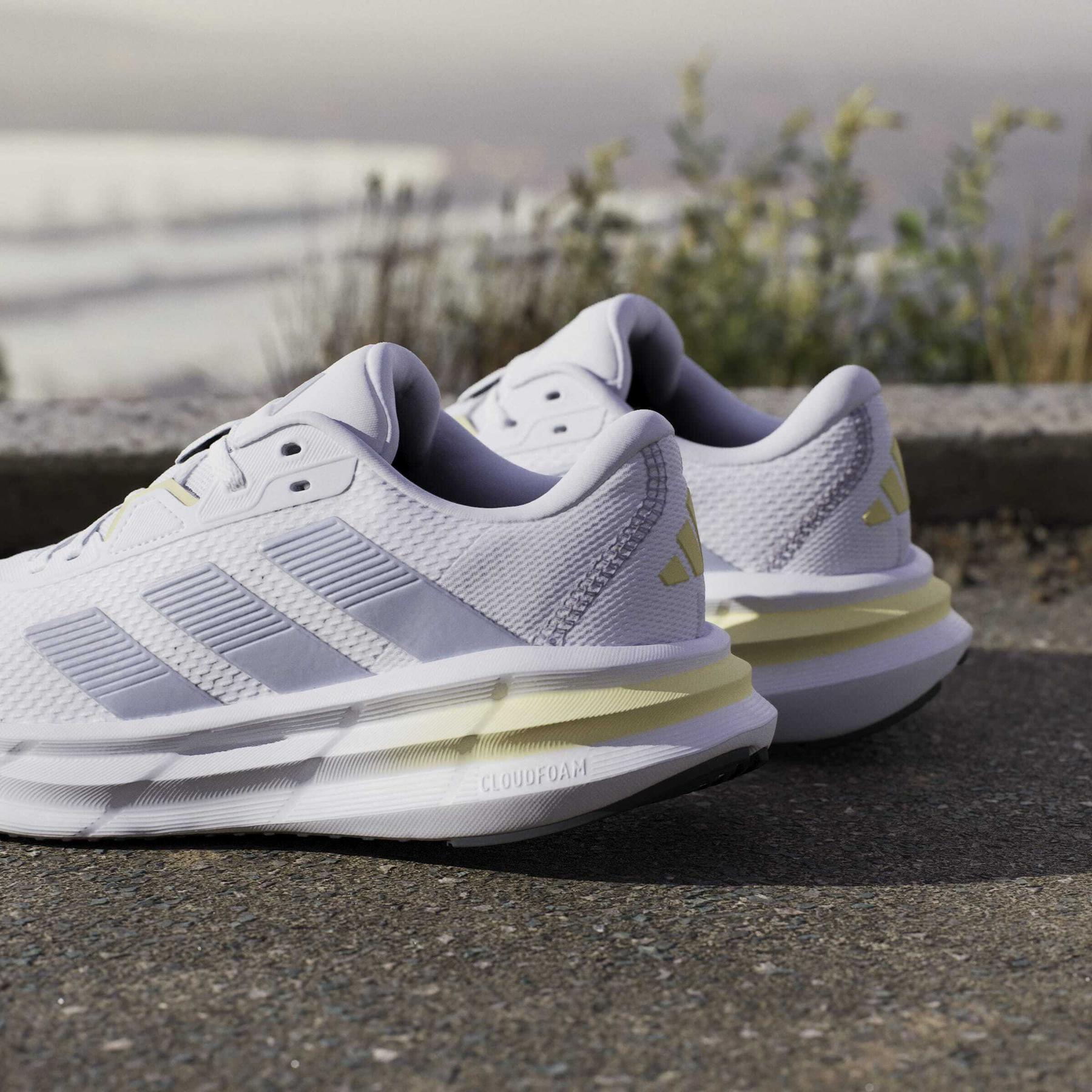 product/a/d/adidas_jq2605_20_footwear_photography_heromrktng_view_10-nw091625.jpg