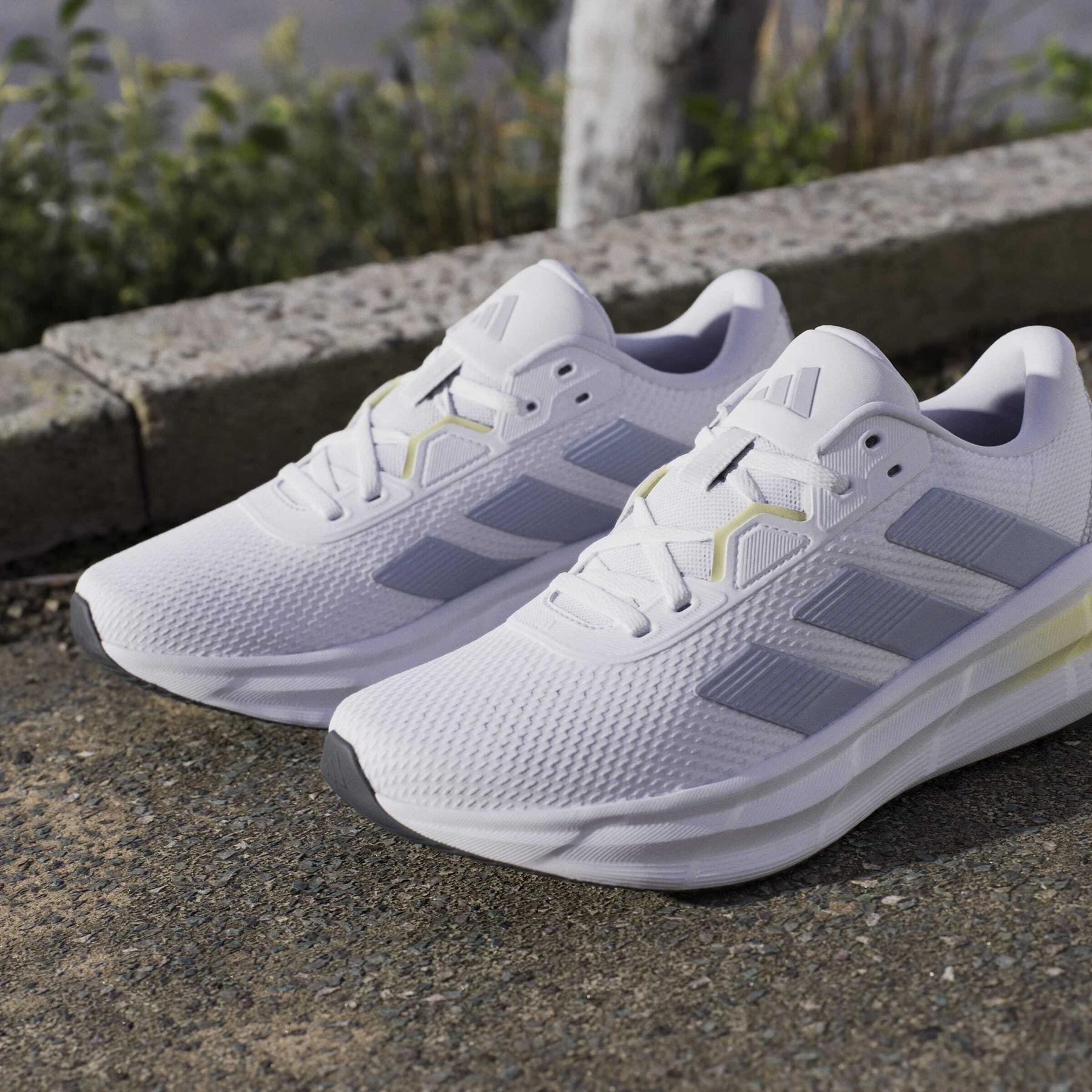 product/a/d/adidas_jq2605_21_footwear_photography_heromrktng_view_11-nw091625.jpg