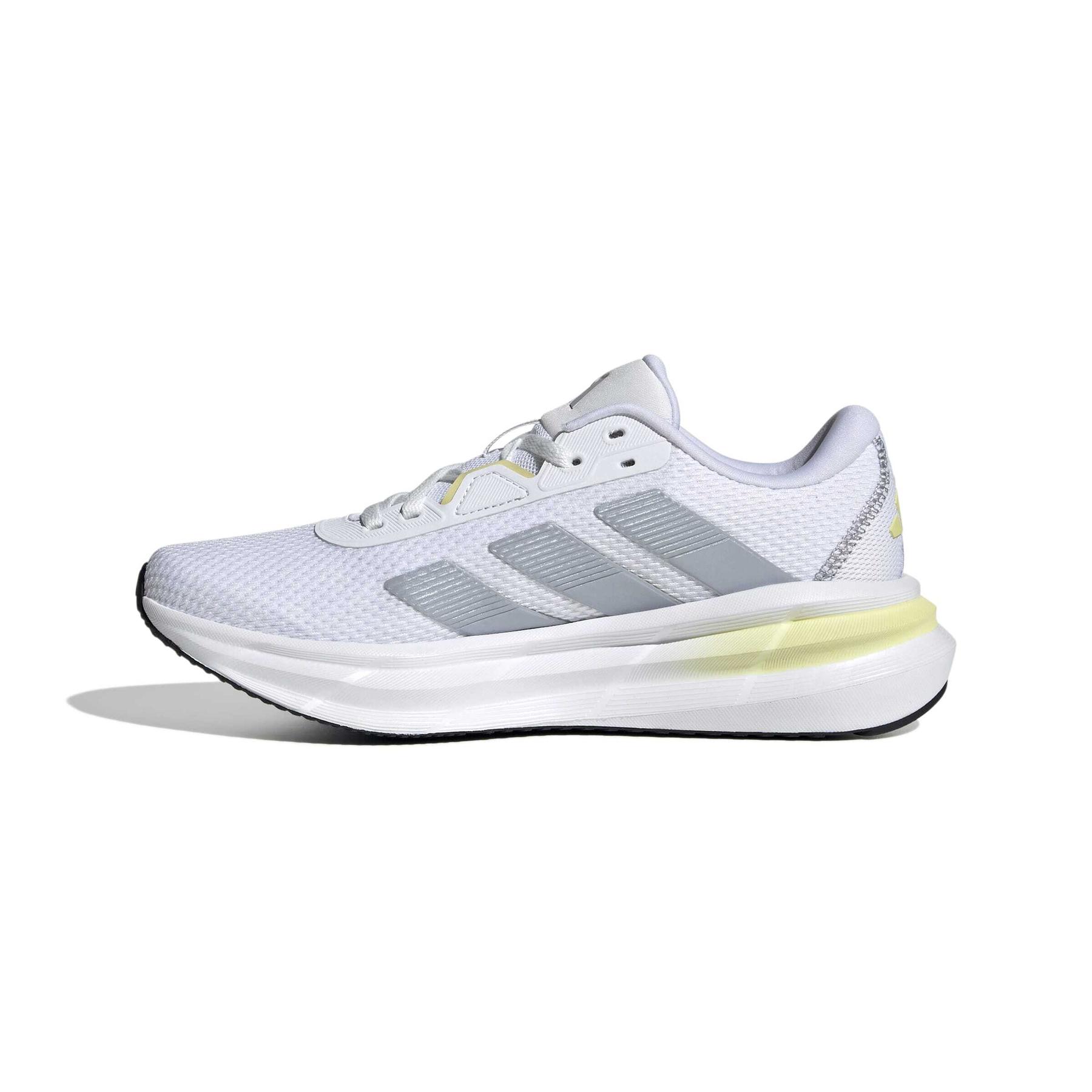 product/a/d/adidas_jq2605_5_footwear_photography_side_medial_center_view_white-nw091625.jpg
