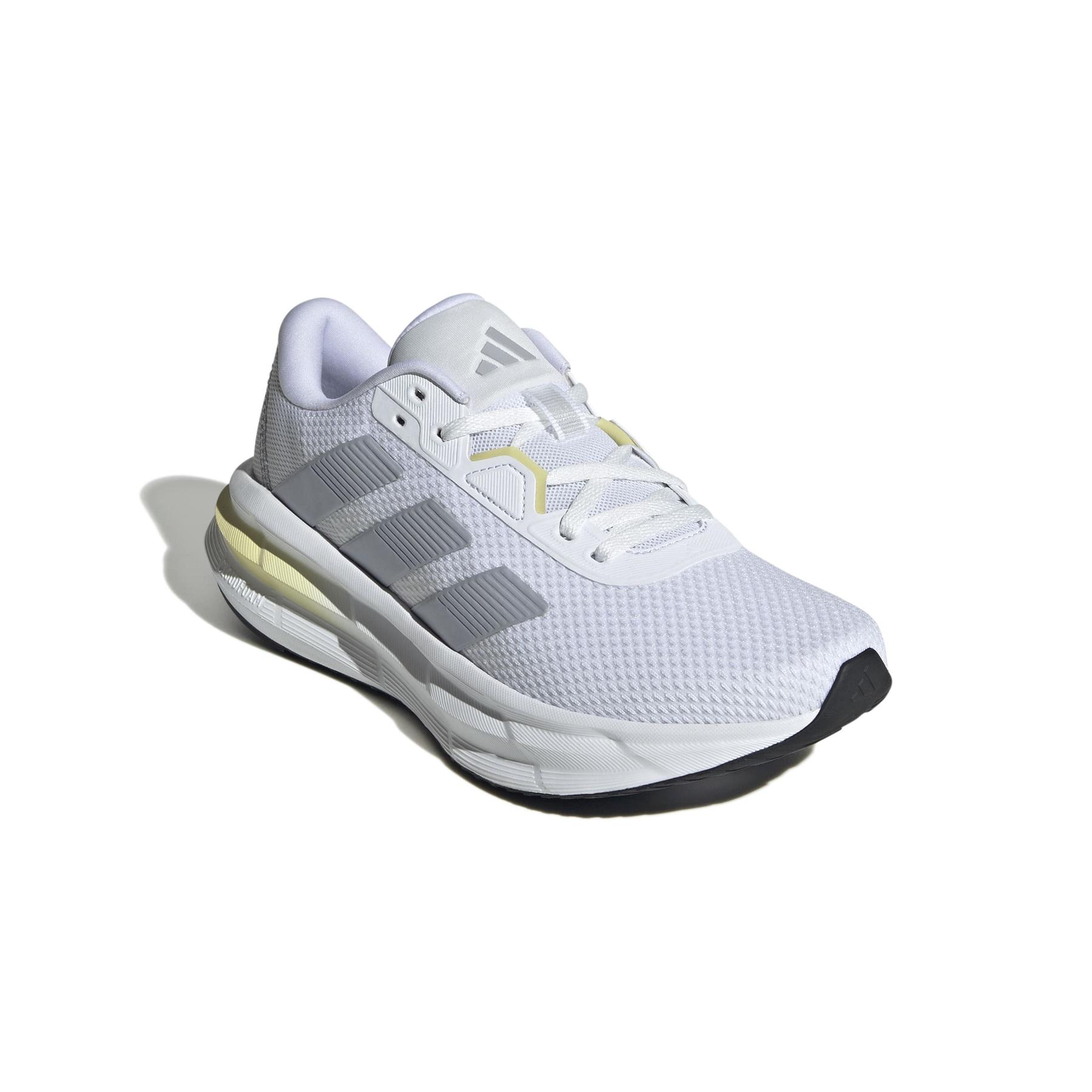 product/a/d/adidas_jq2605_6_footwear_photography_front_lateral_top_view_white-nw091625.jpg