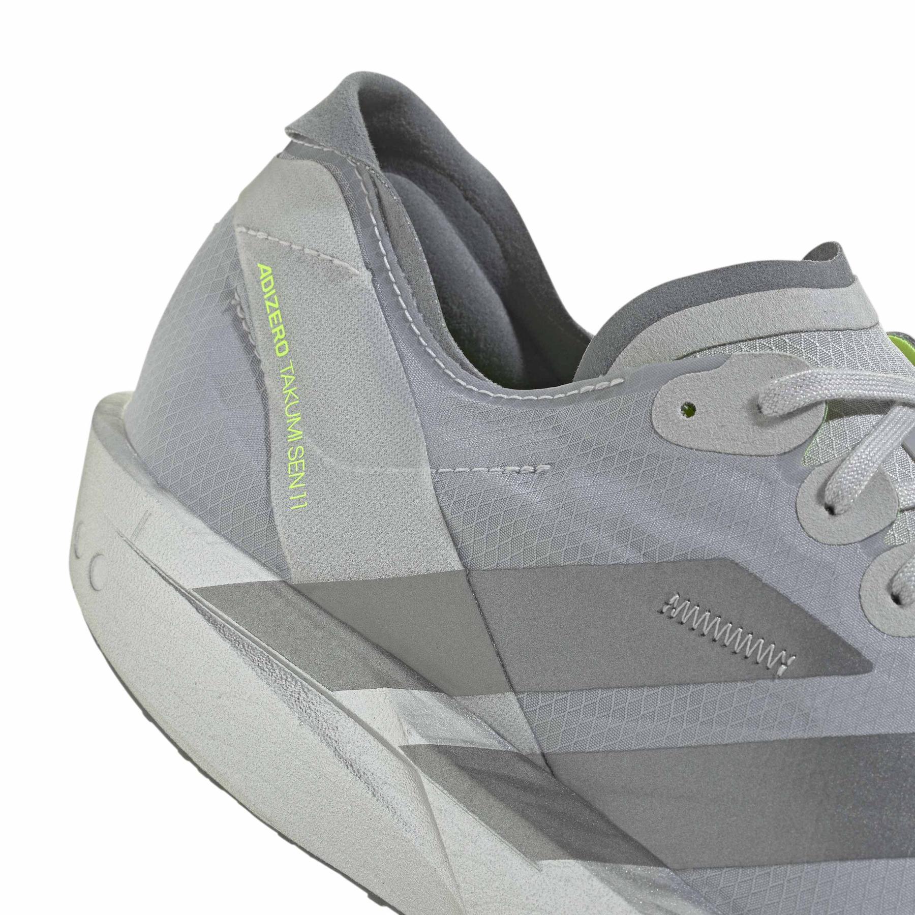 product/a/d/adidas_jq2814_9_footwear_photography_detail_view_2_white-nw091625.jpg