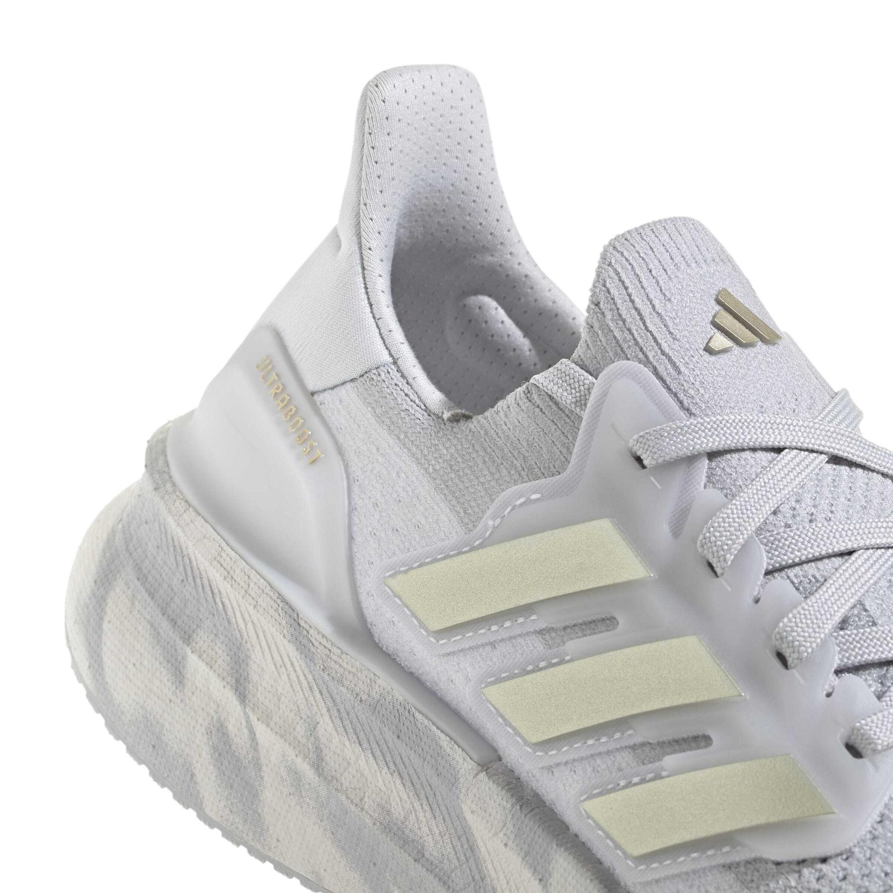 product/a/d/adidas_jq2917_9_footwear_photography_detail_view_2_white-nw091625.jpg