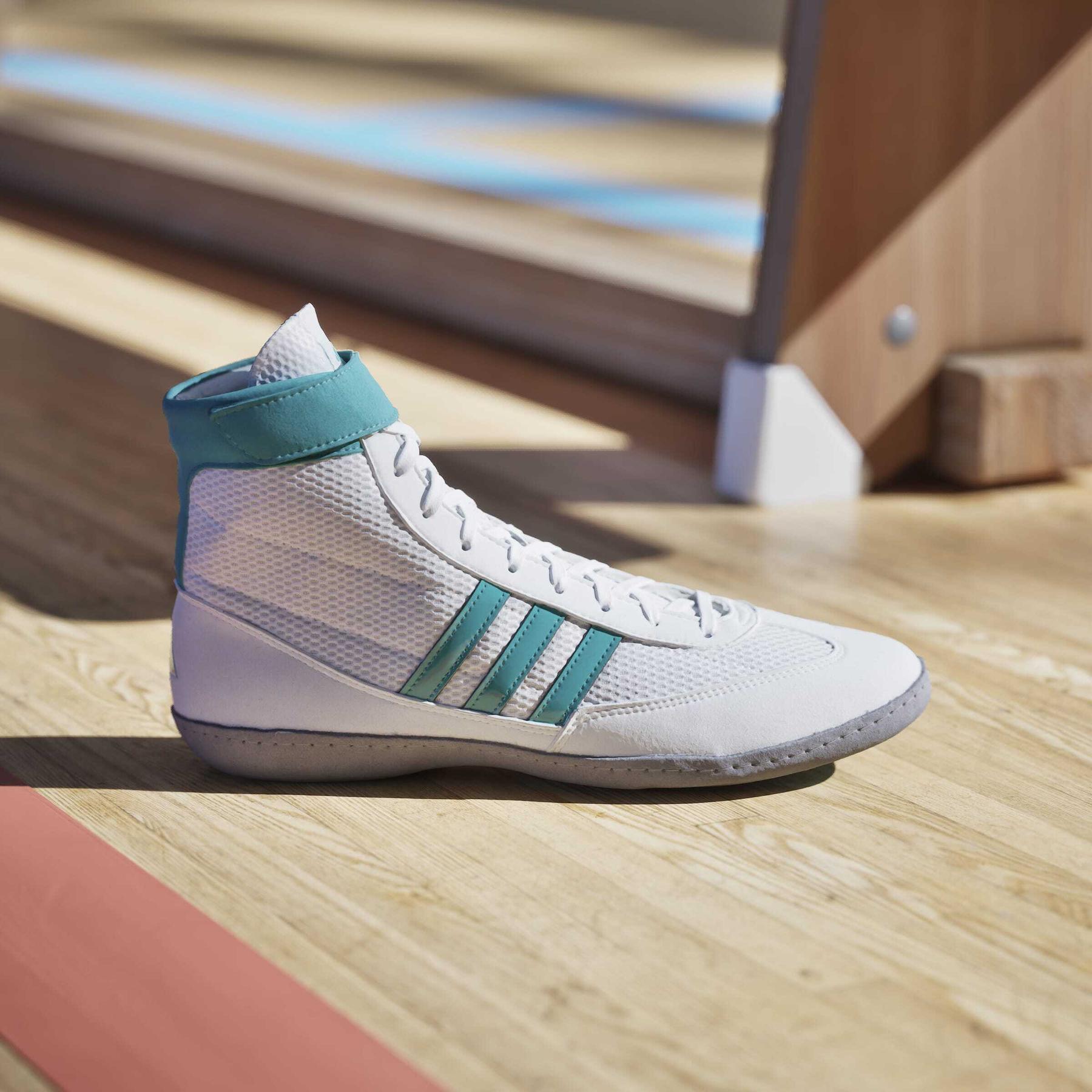 product/a/d/adidas_jq4985_15_footwear_photography_heromrktng_view_3-nw091625.jpg