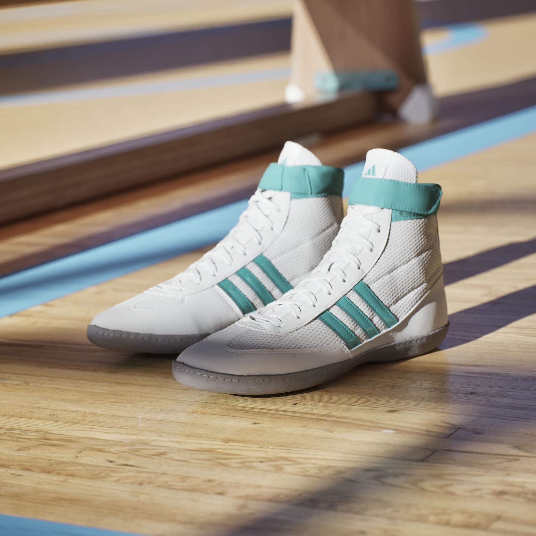 product/a/d/adidas_jq4985_20_footwear_photography_heromrktng_view_8-nw091625.jpg