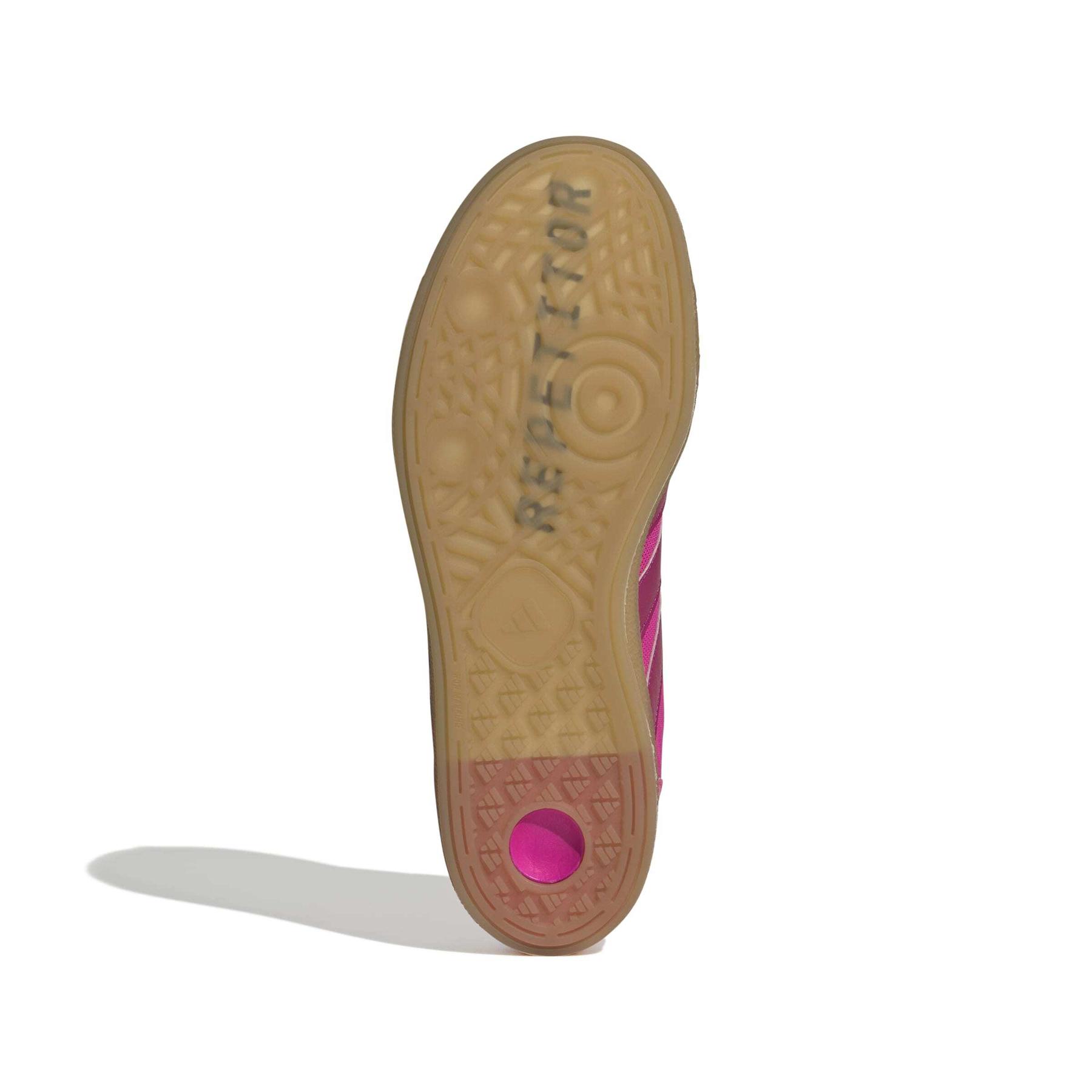 product/a/d/adidas_jq9021_4_footwear_photography_bottom_view_white-nw091625.jpg
