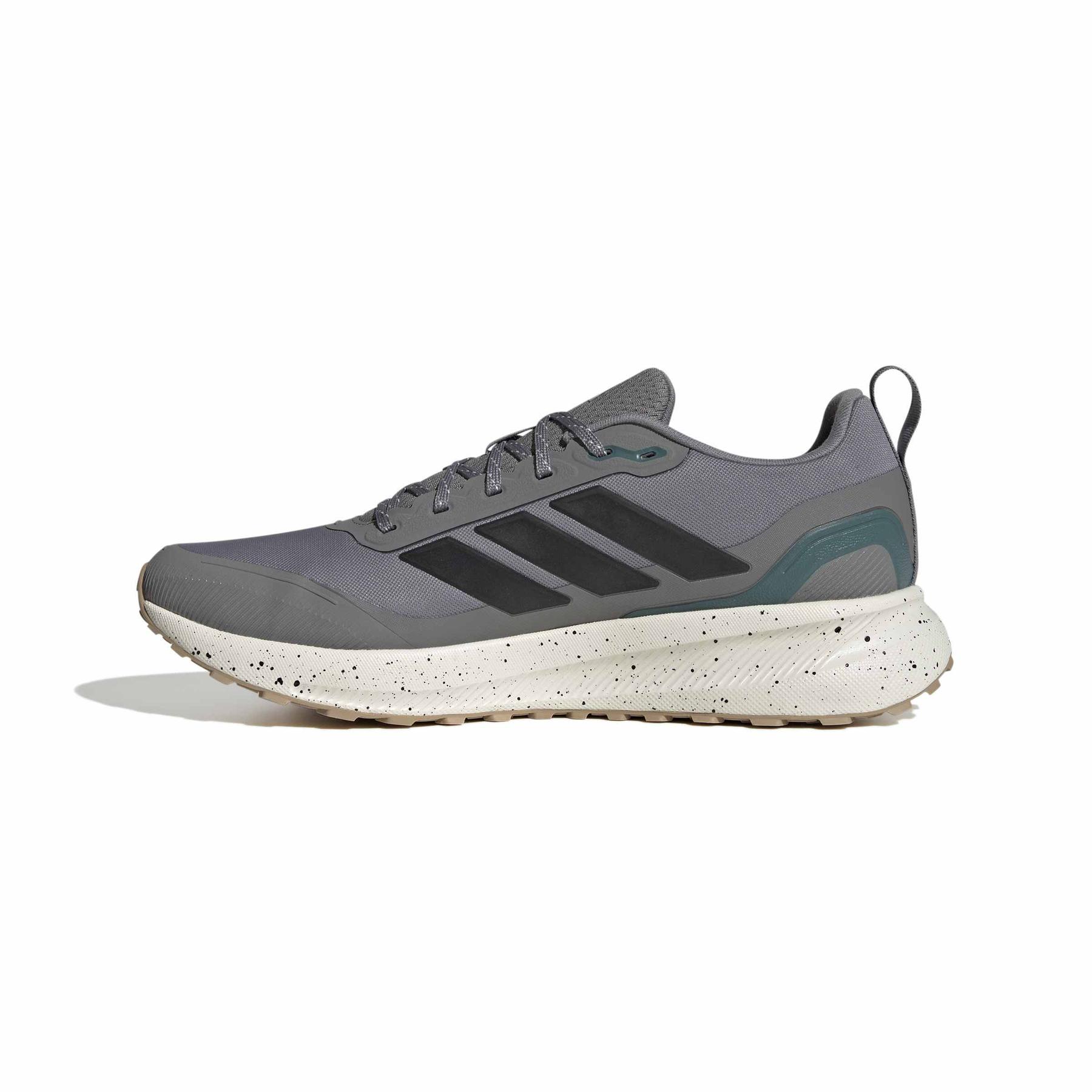 product/a/d/adidas_jr5384_5_footwear_photography_side_medial_center_view_white-nw091725.jpg