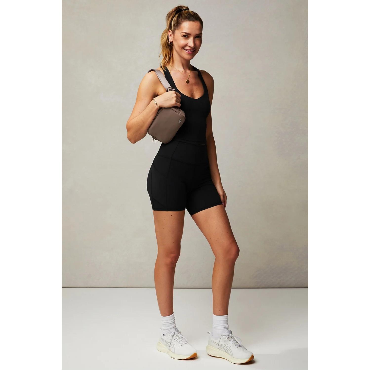 product/f/a/fabletics_so2148683-0001_black_3.jpg