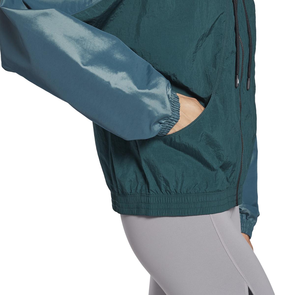 product/g/p/gp1265_app_on-model_detail-2_white.jpg