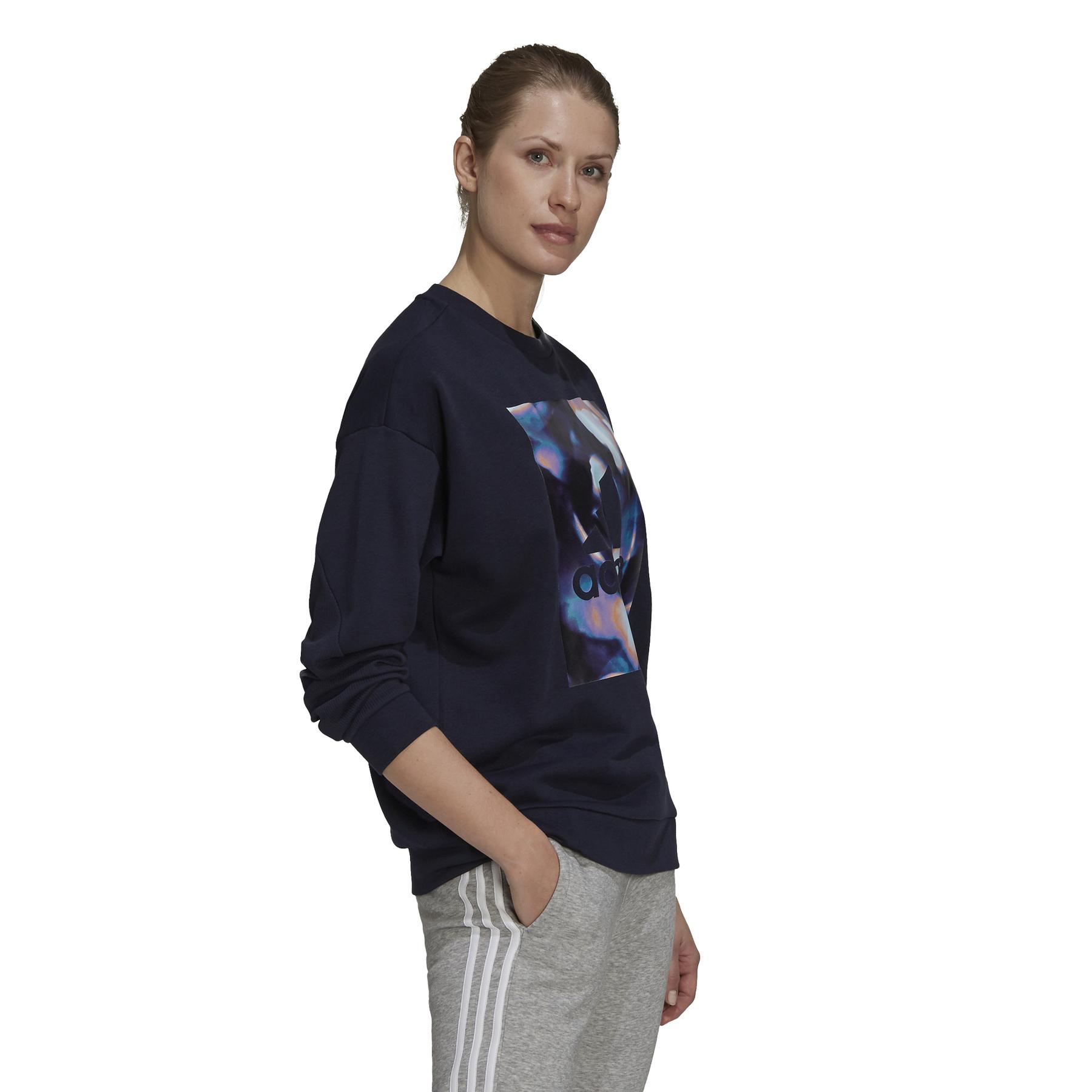 product/g/s/gs3880_app_on-model_walking_white.jpg