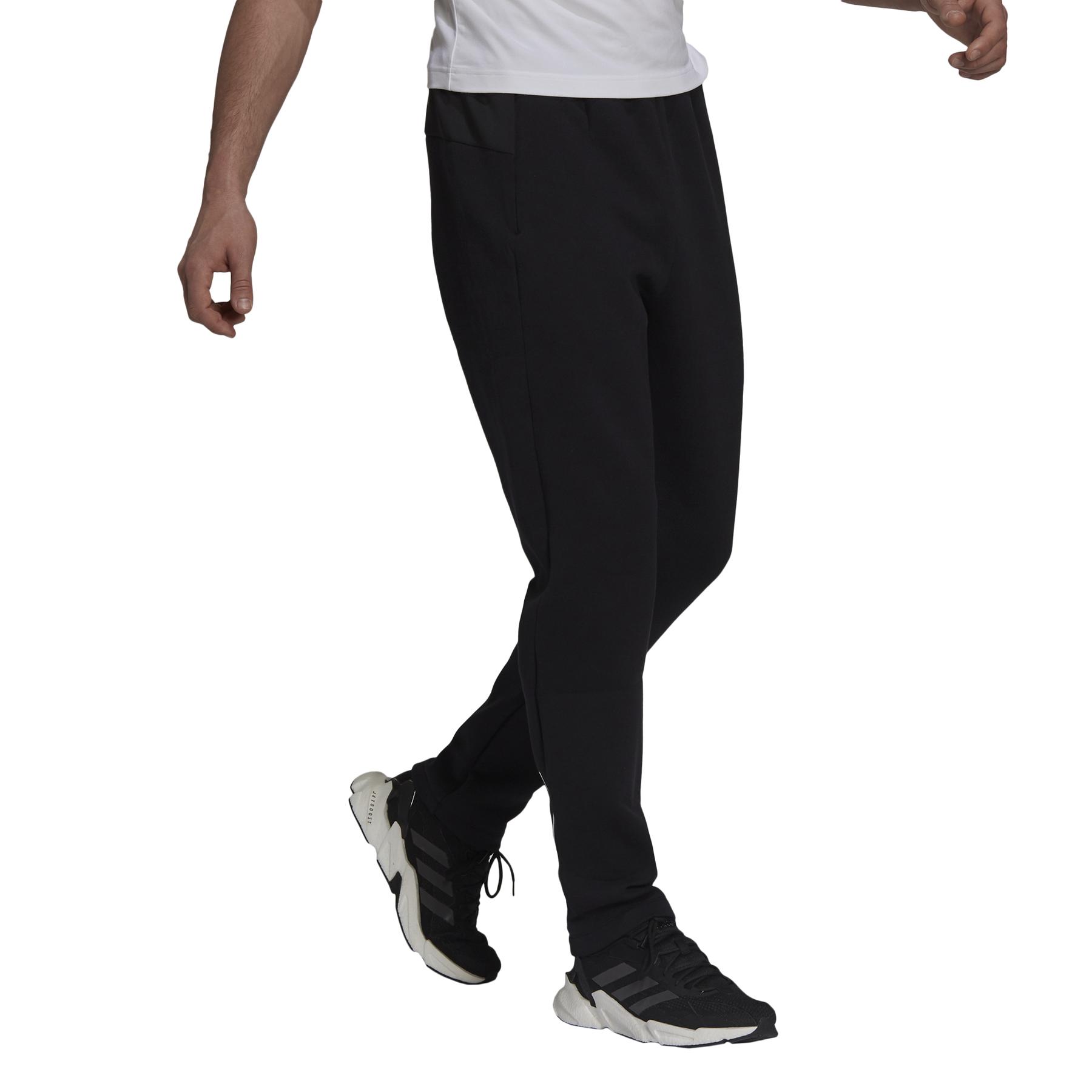 product/g/t/gt9781_app_on-model_walking_white.jpg